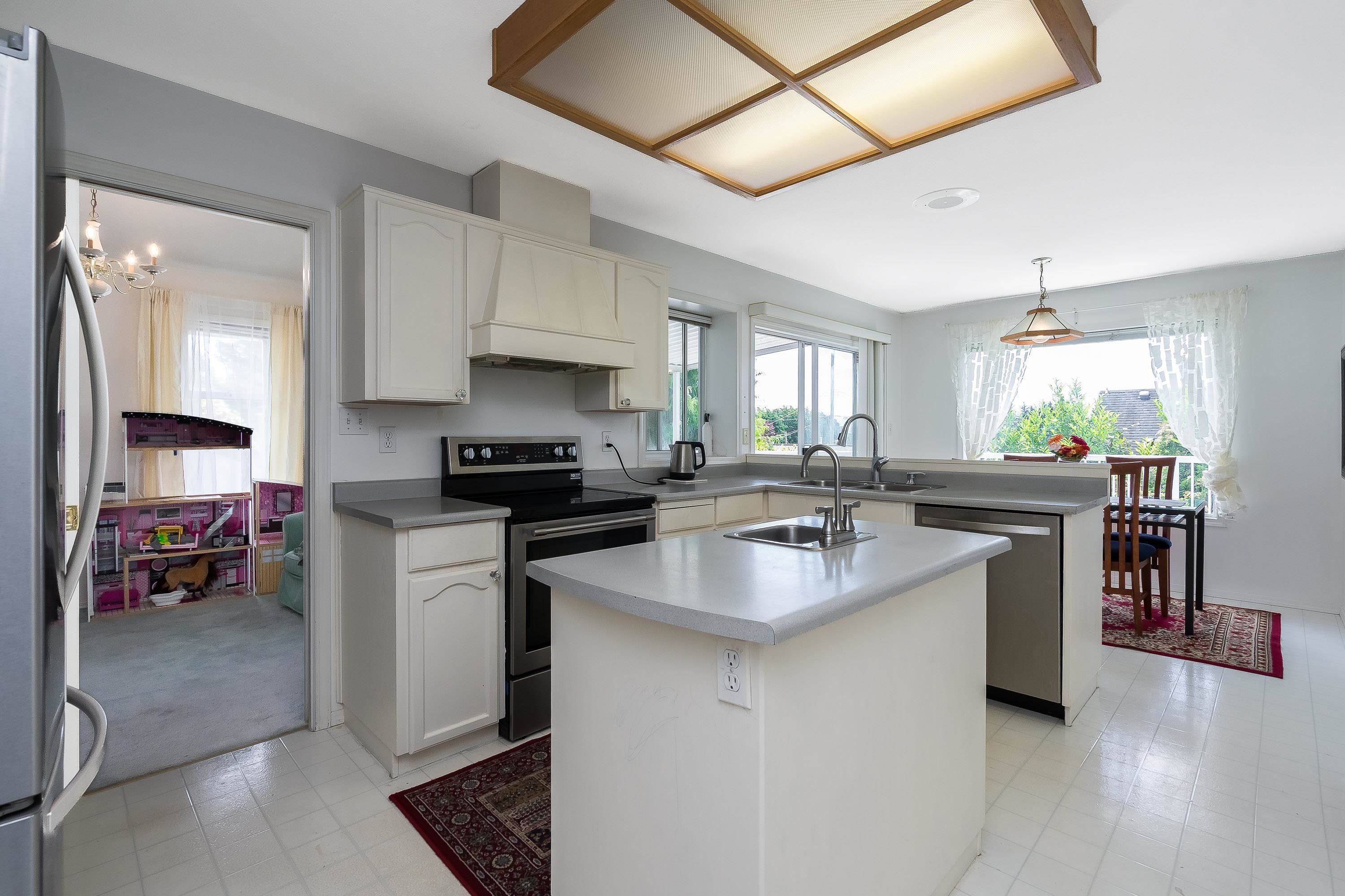 









32948


10

Avenue,
Mission,




BC
V2V 2K3

