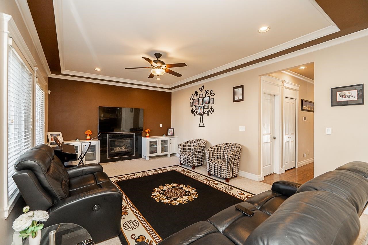 









6170


145a

Street,
Surrey,




BC
V3S 8L1

