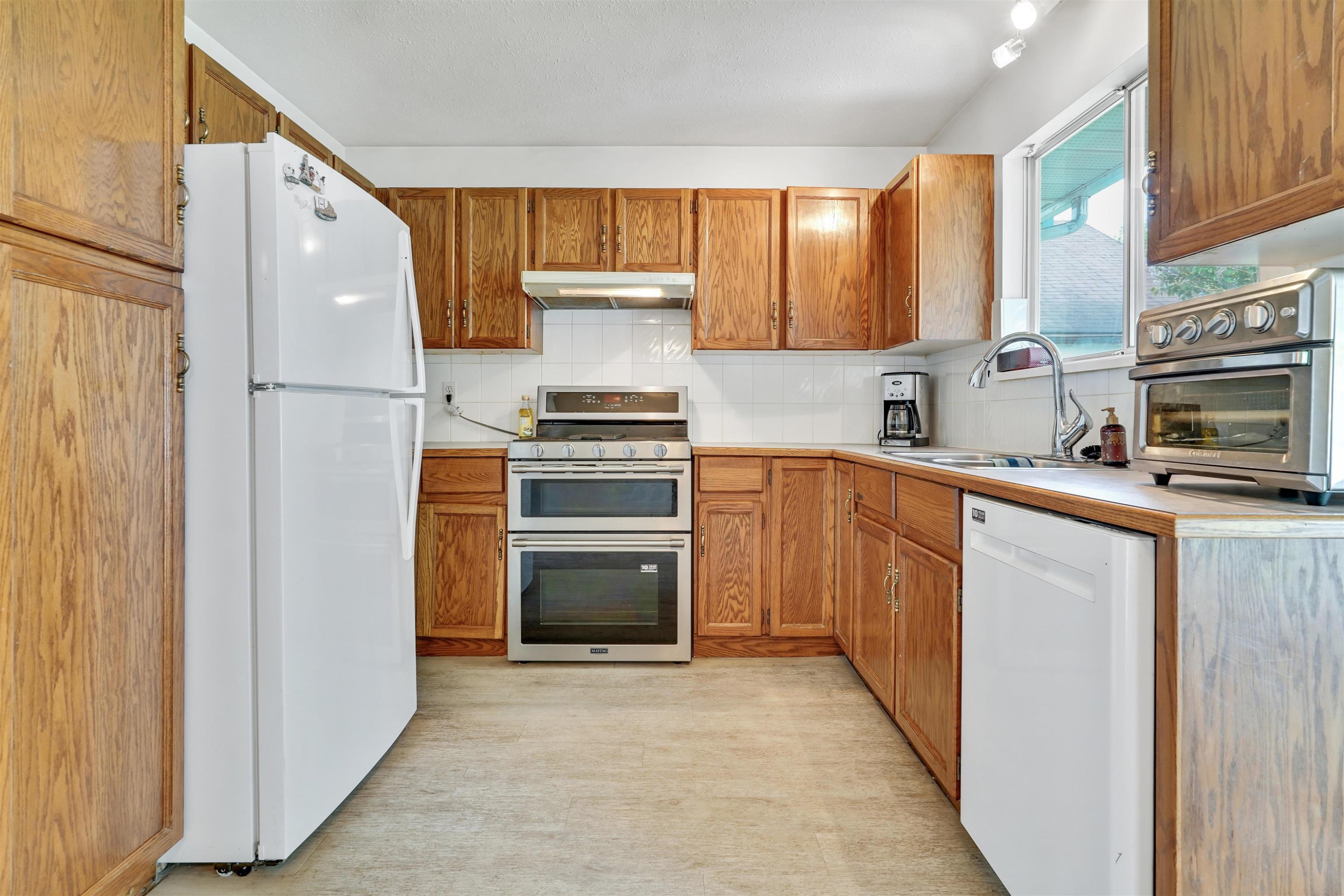 









17829


59

Avenue,
Surrey,




BC
V3S 1P6

