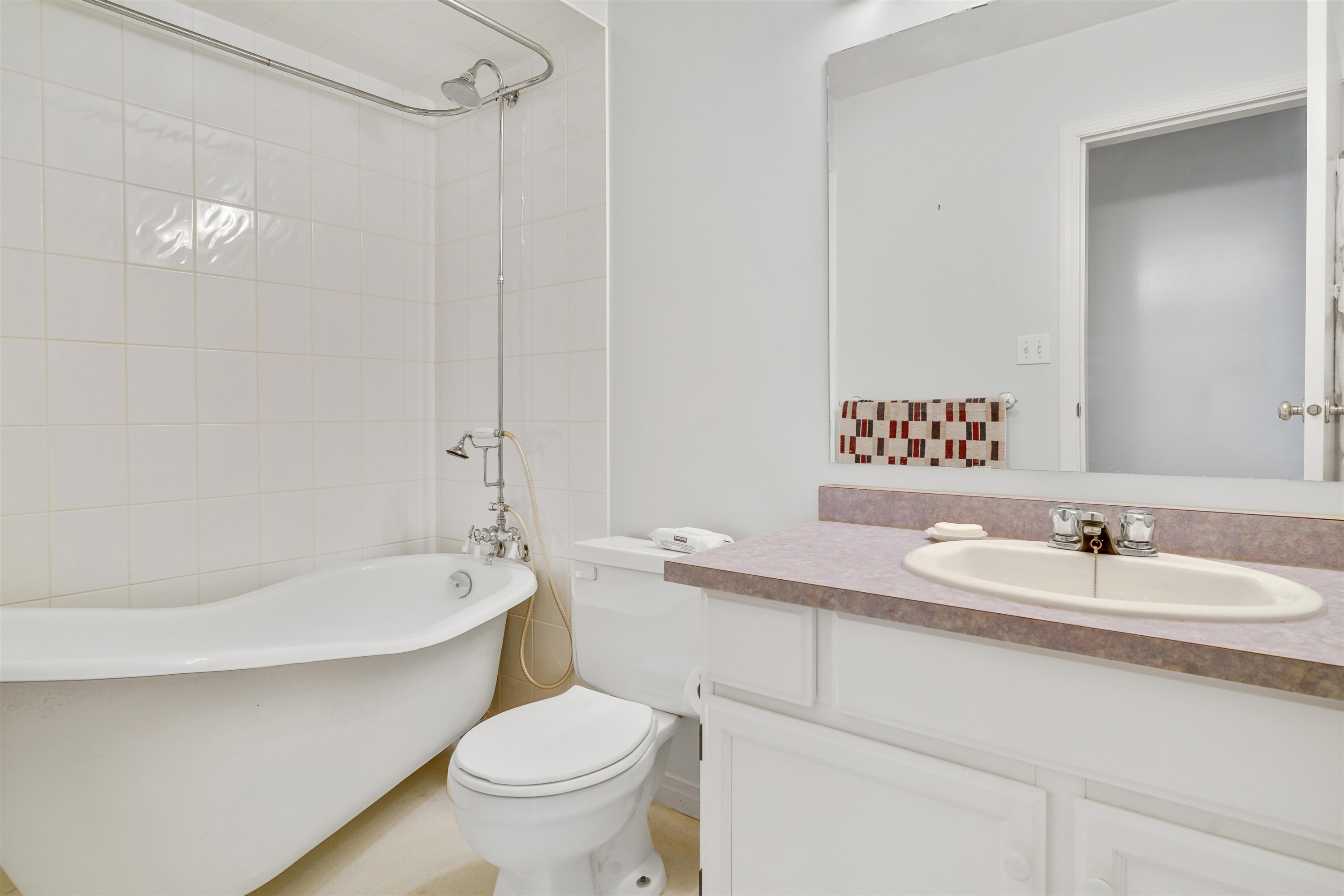 









17829


59

Avenue,
Surrey,




BC
V3S 1P6

