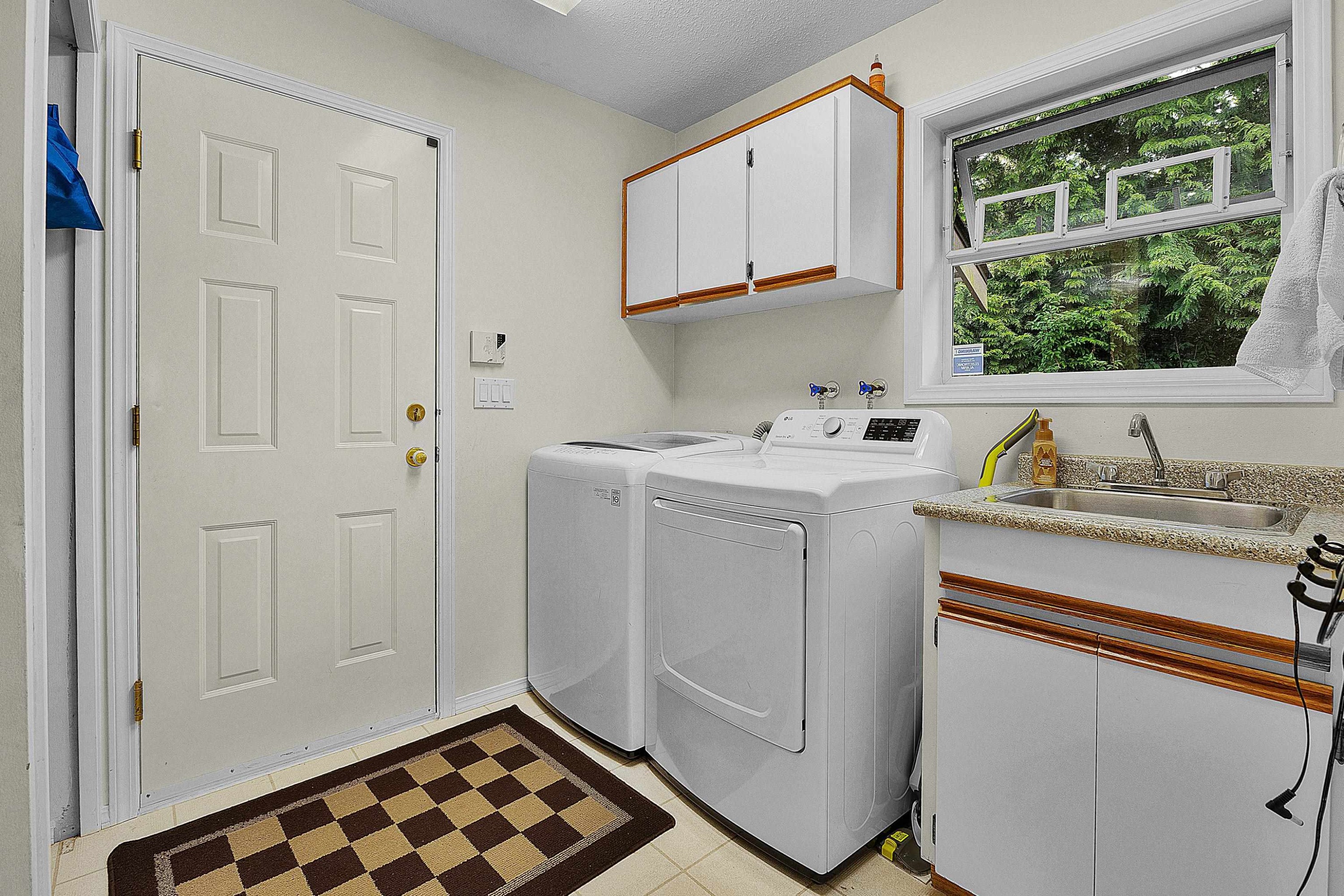









14247


86

Avenue,
Surrey,




BC
V3W 0S6

