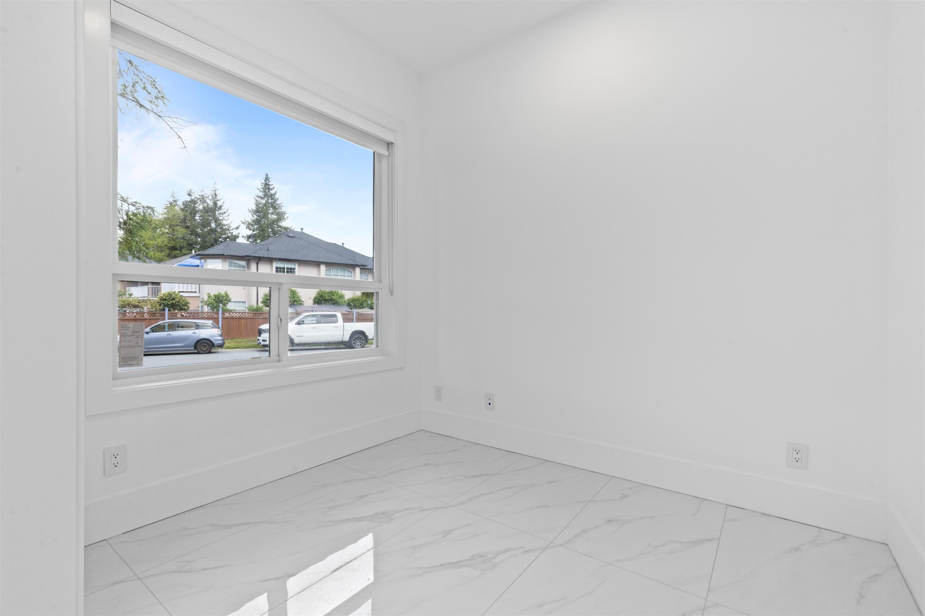 









15576


89b

Avenue,
Surrey,




BC
V3R 4K9

