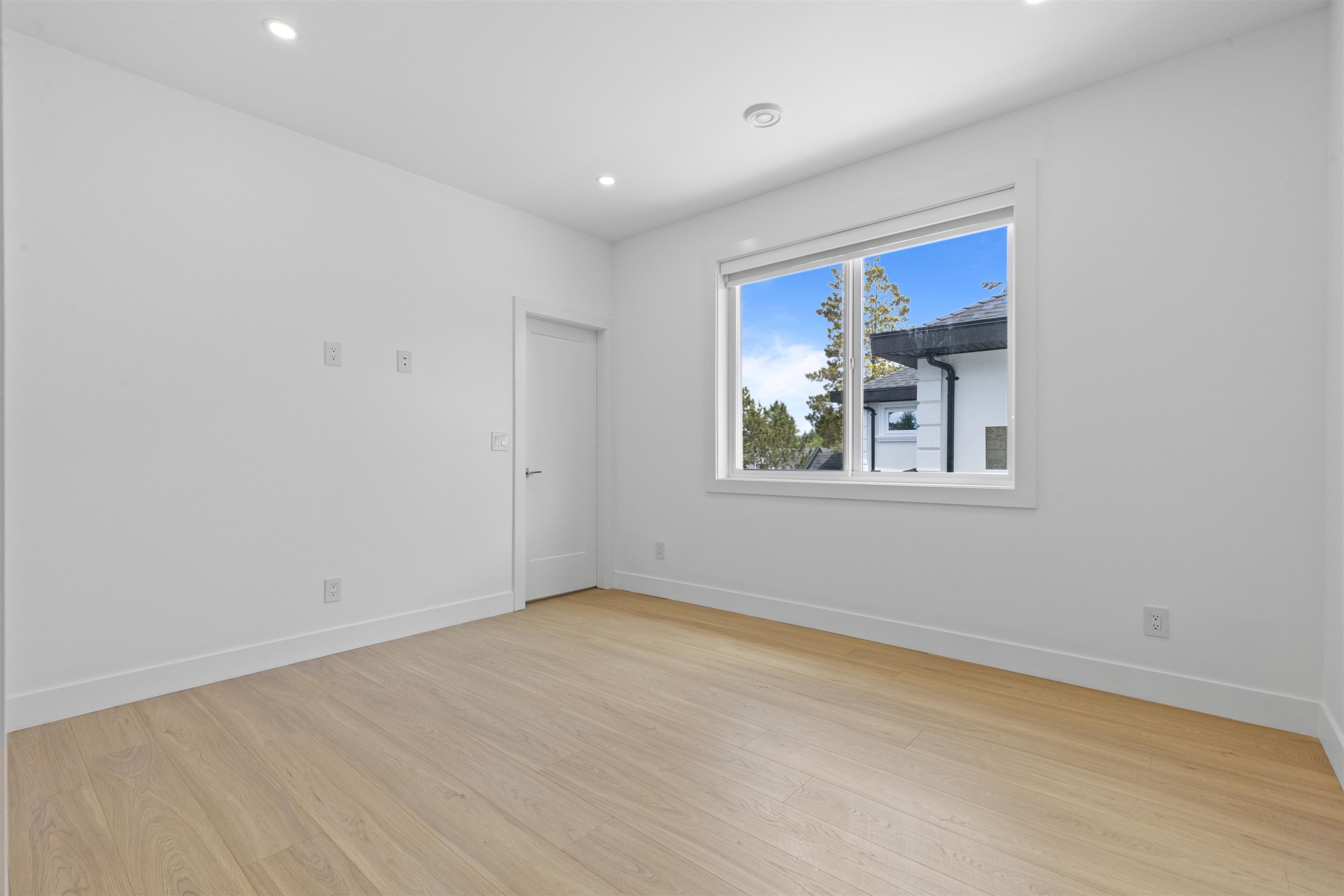









15576


89b

Avenue,
Surrey,




BC
V3R 4K9

