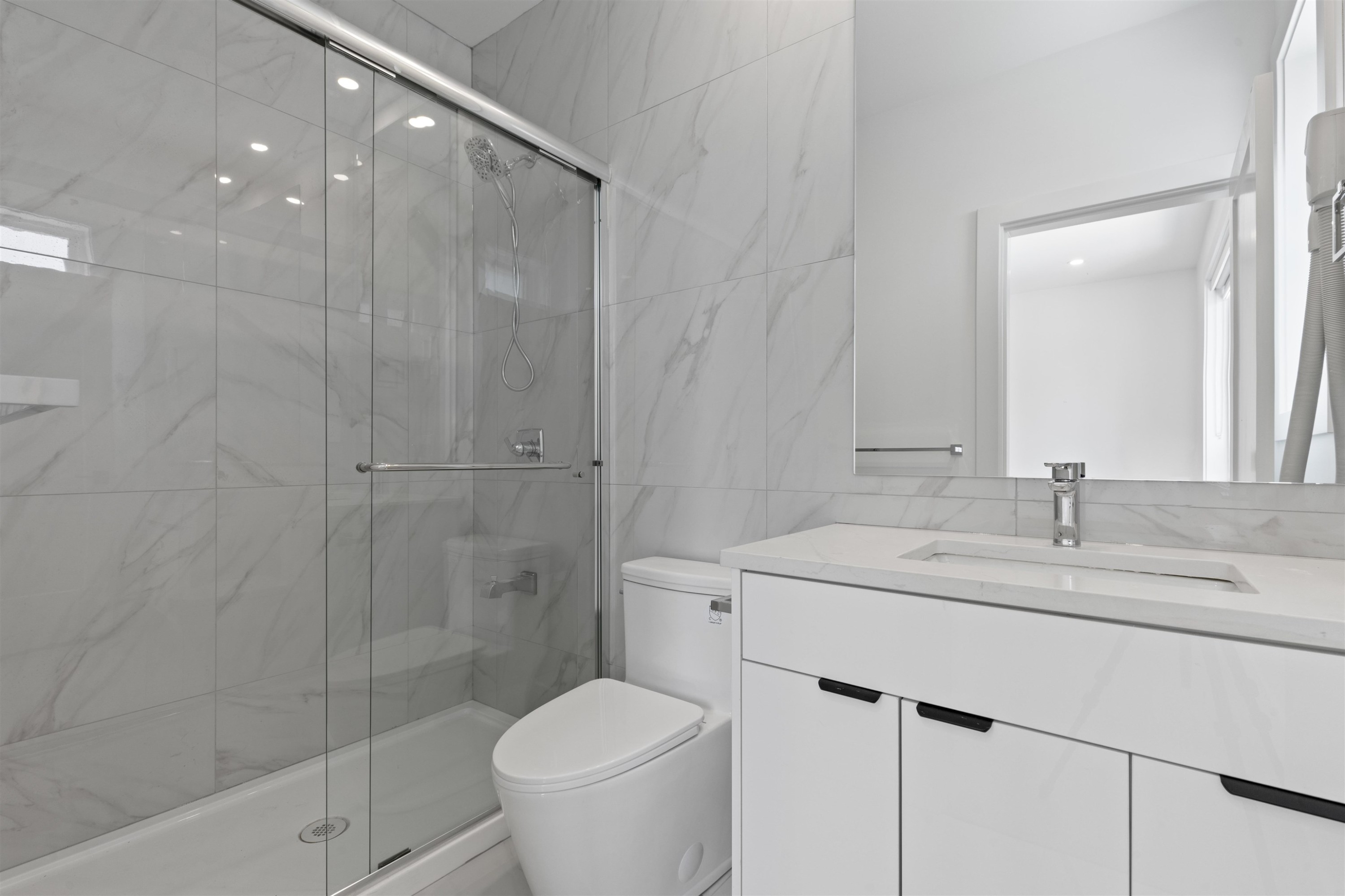 









15576


89b

Avenue,
Surrey,




BC
V3R 4K9

