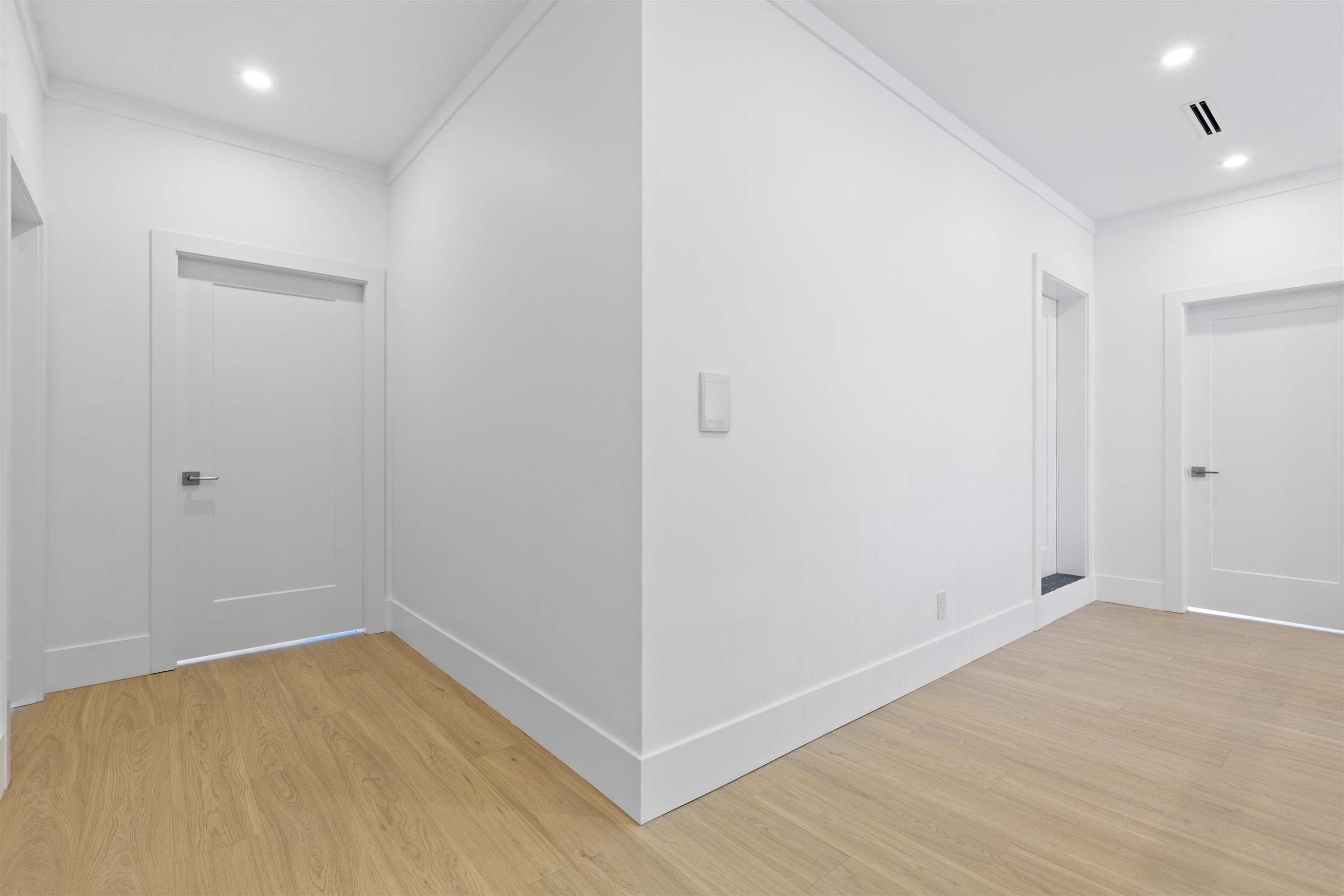 









15576


89b

Avenue,
Surrey,




BC
V3R 4K9

