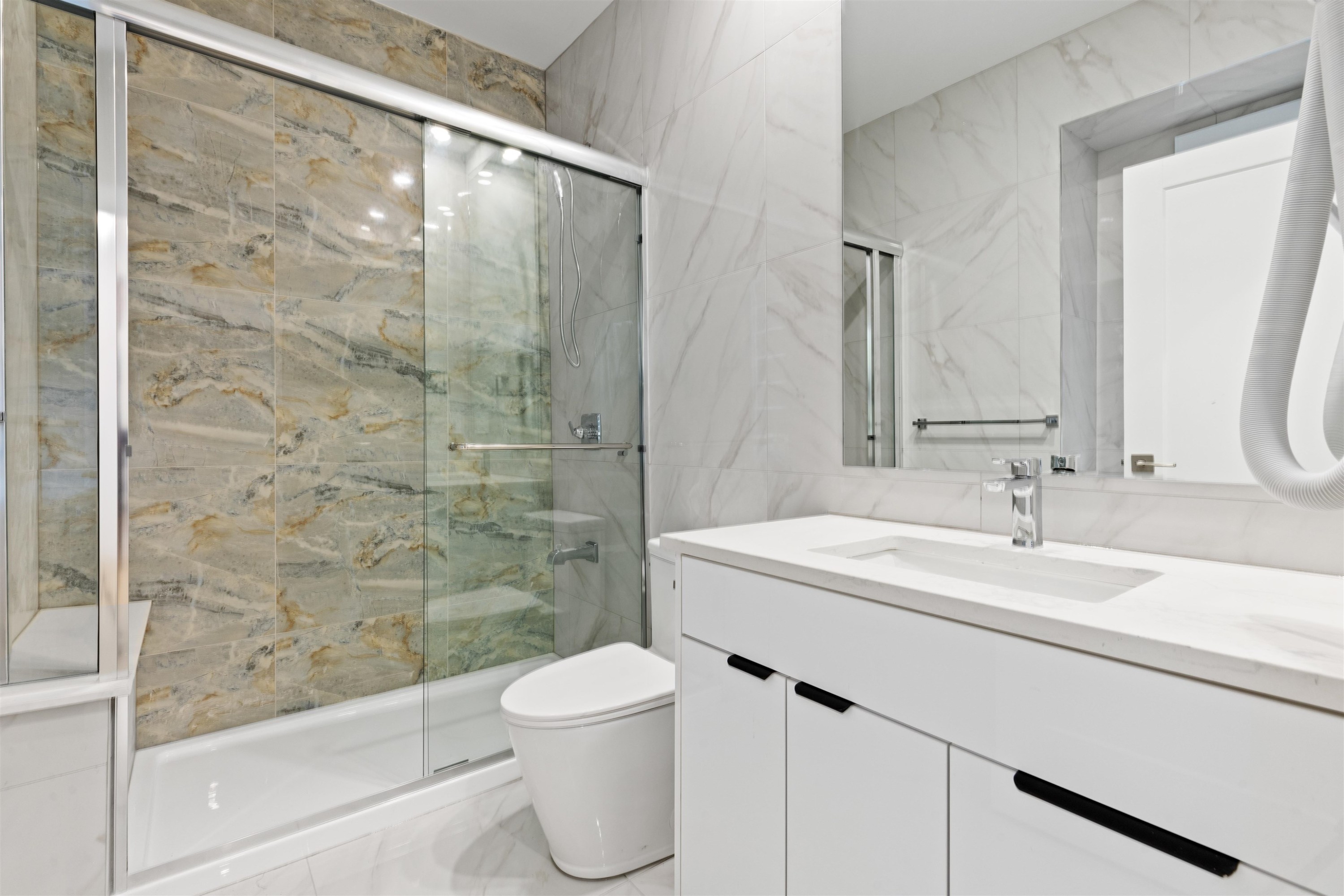 









15576


89b

Avenue,
Surrey,




BC
V3R 4K9

