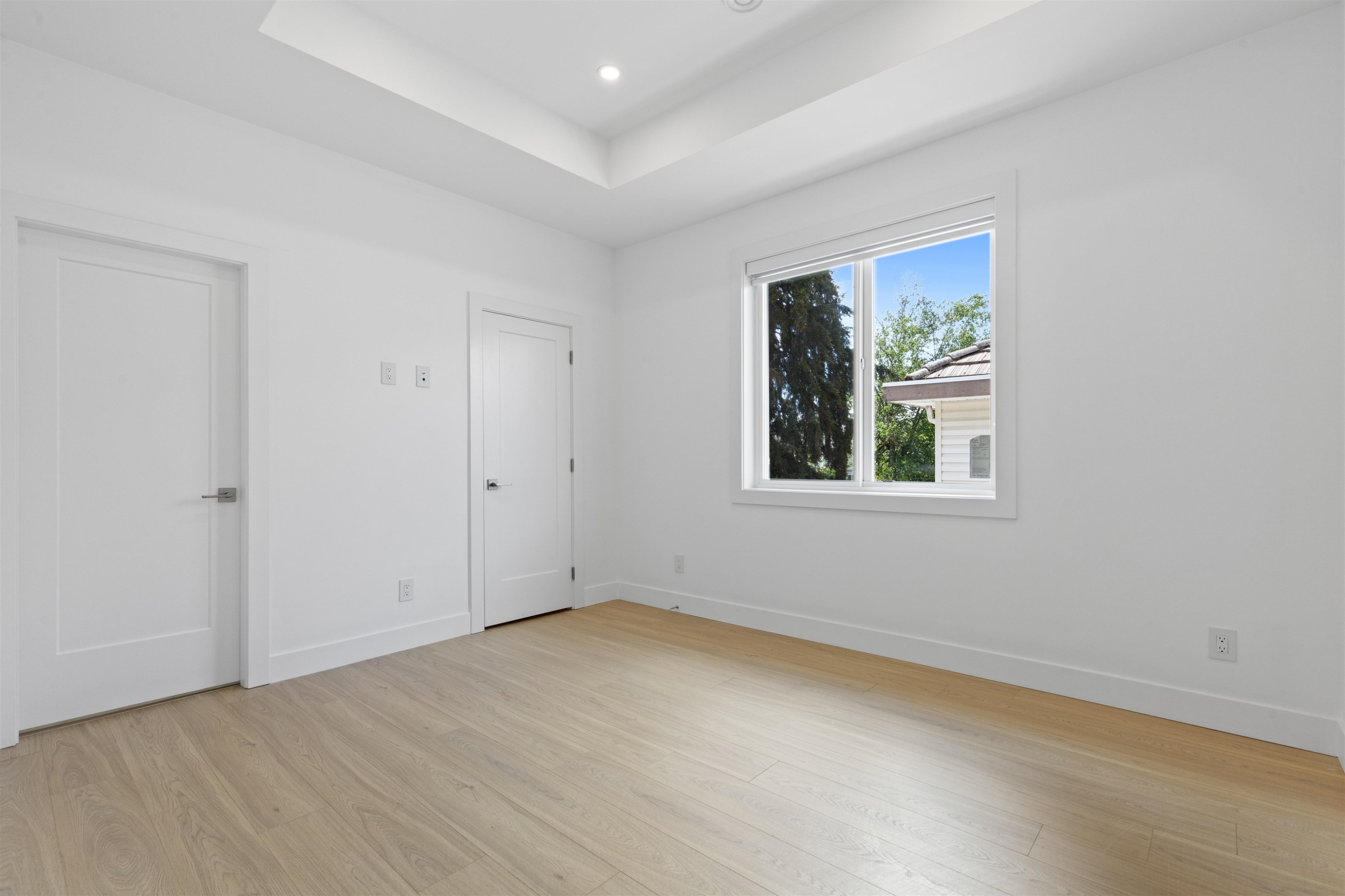 









15576


89b

Avenue,
Surrey,




BC
V3R 4K9

