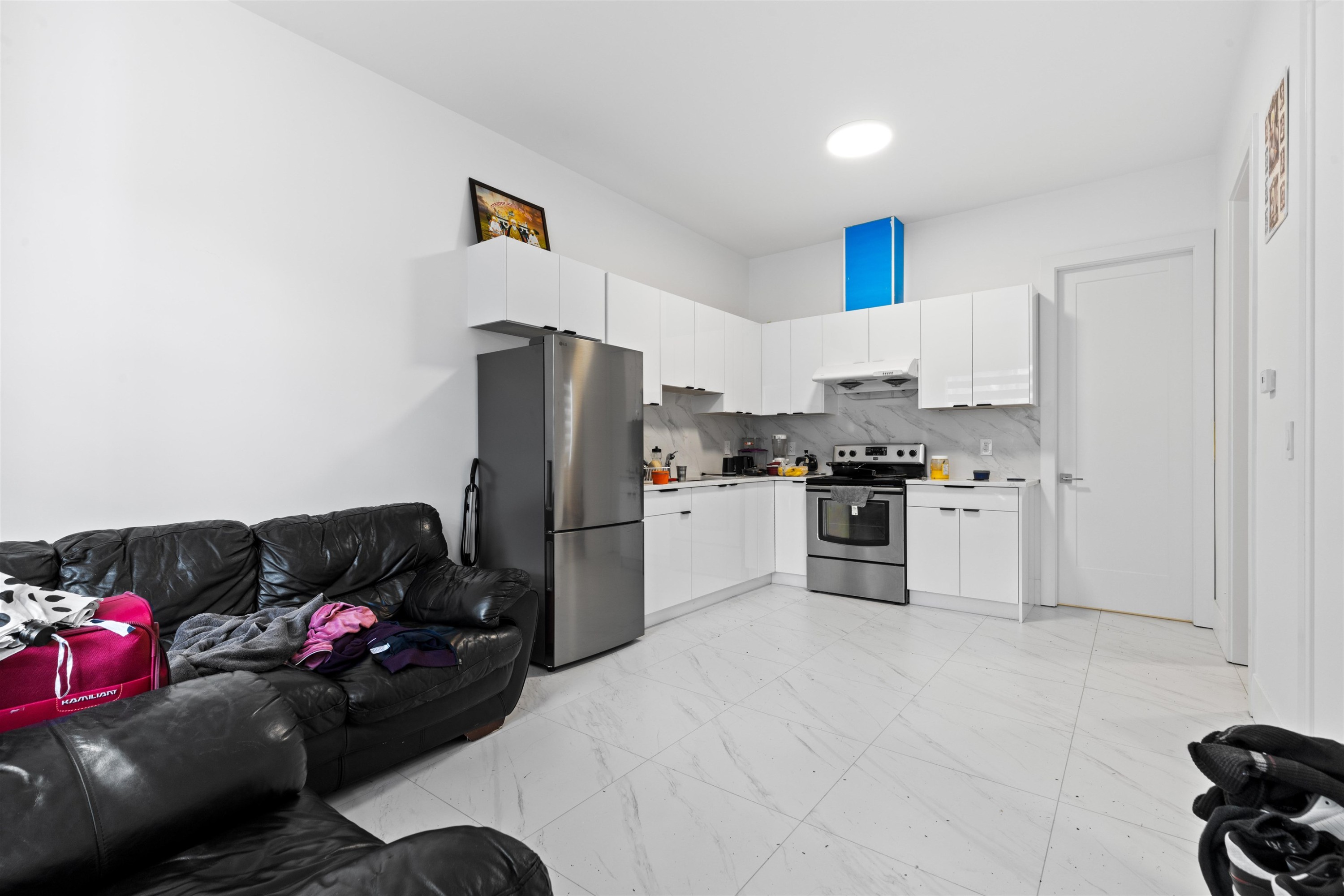 









15576


89b

Avenue,
Surrey,




BC
V3R 4K9

