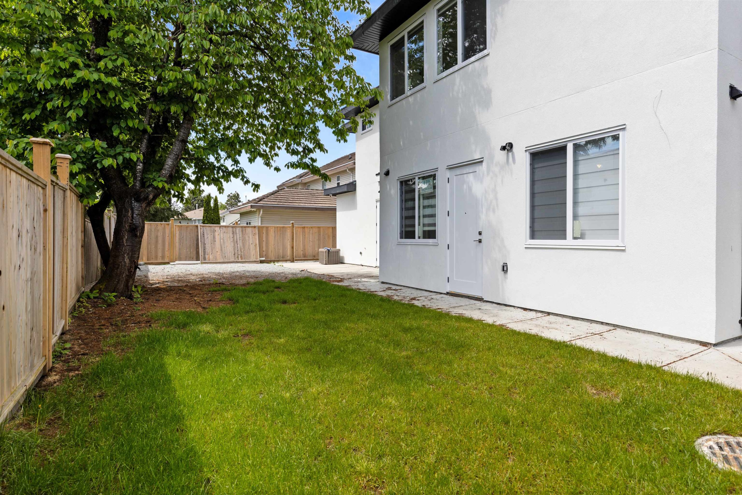 









15576


89b

Avenue,
Surrey,




BC
V3R 4K9

