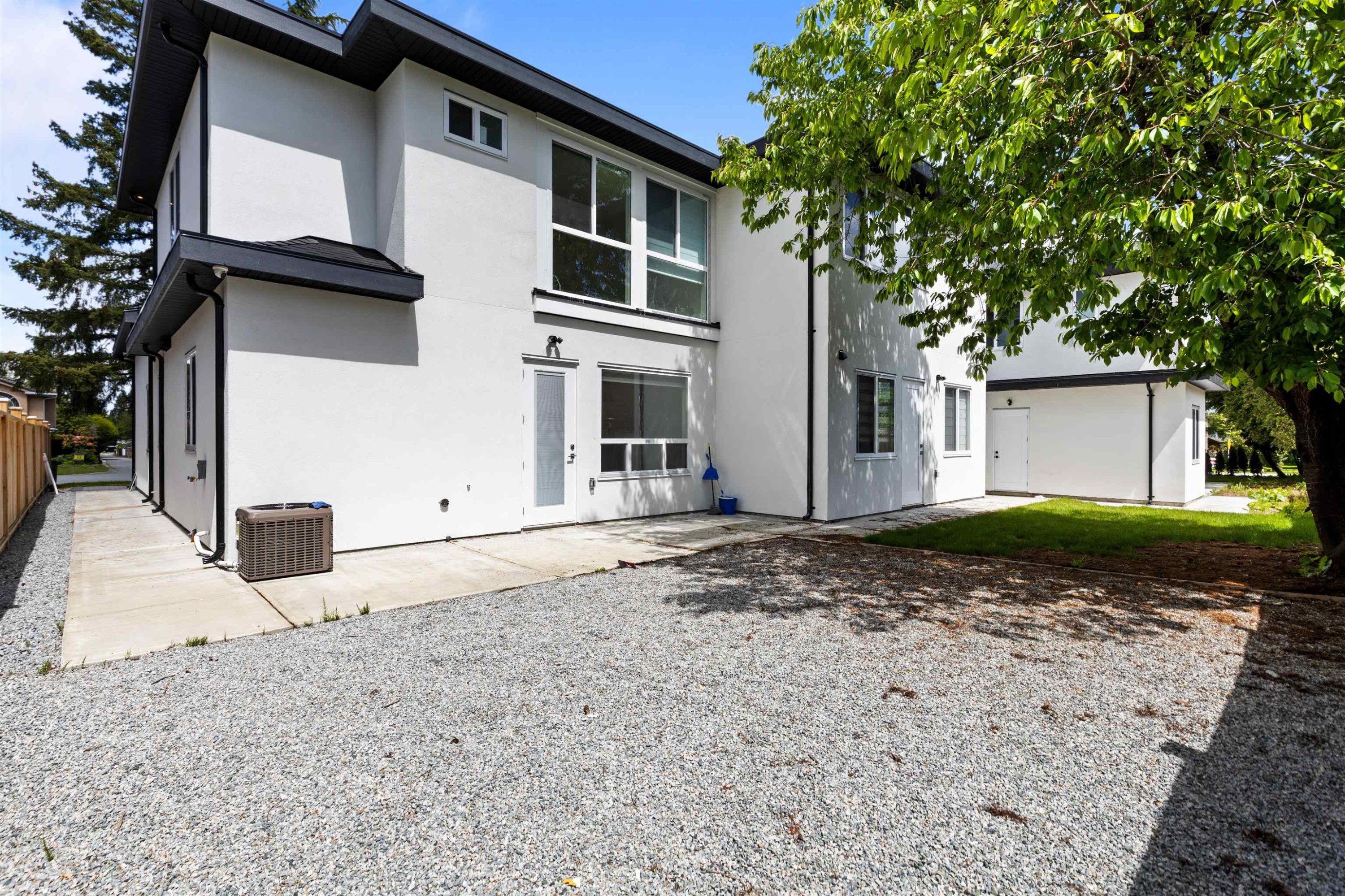 









15576


89b

Avenue,
Surrey,




BC
V3R 4K9

