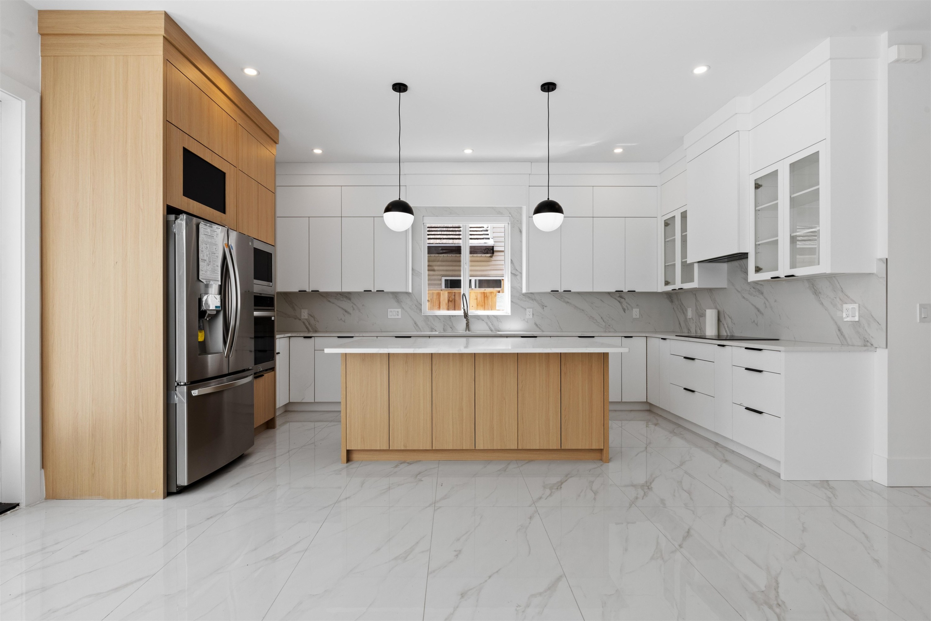 









15576


89b

Avenue,
Surrey,




BC
V3R 4K9

