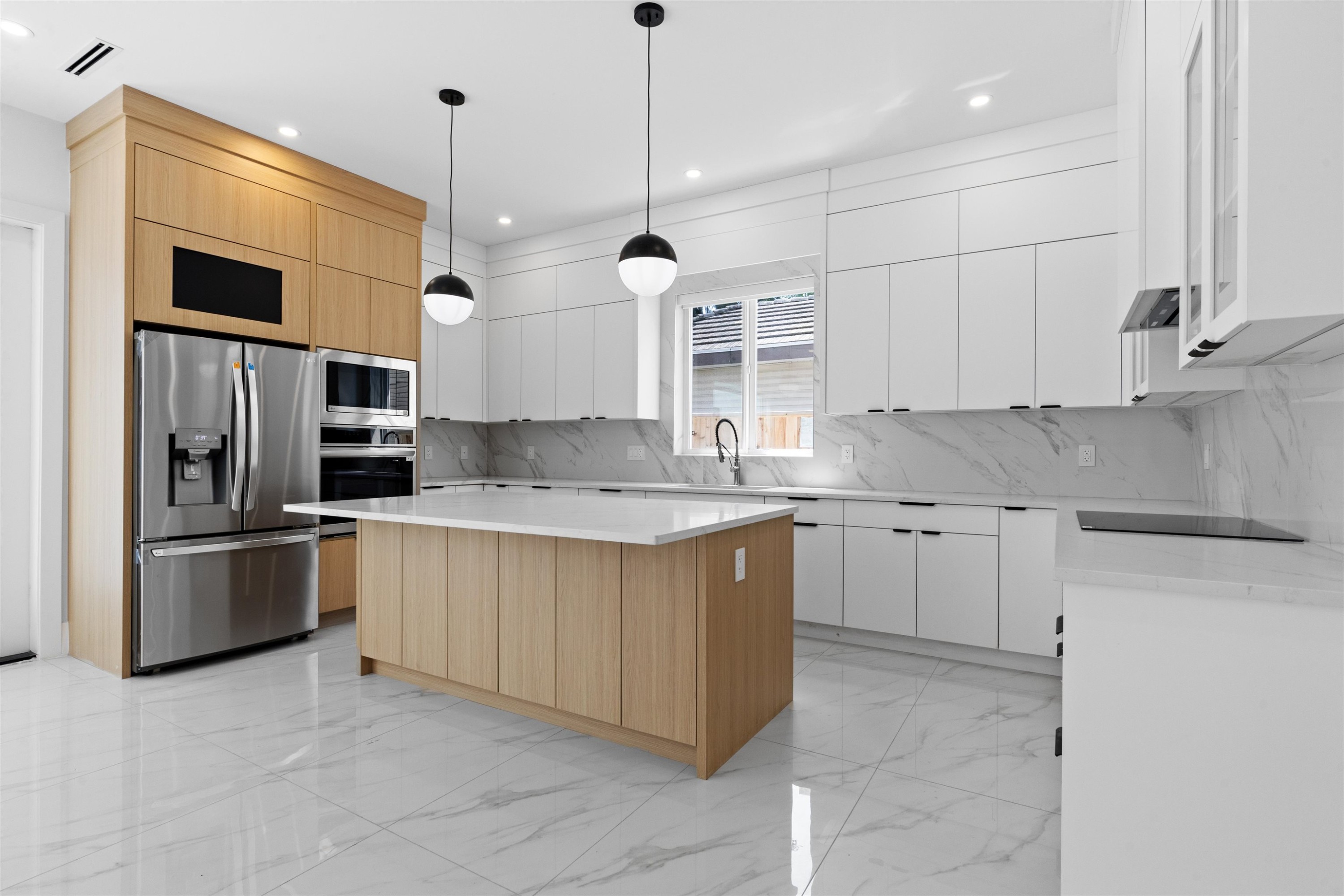 









15576


89b

Avenue,
Surrey,




BC
V3R 4K9

