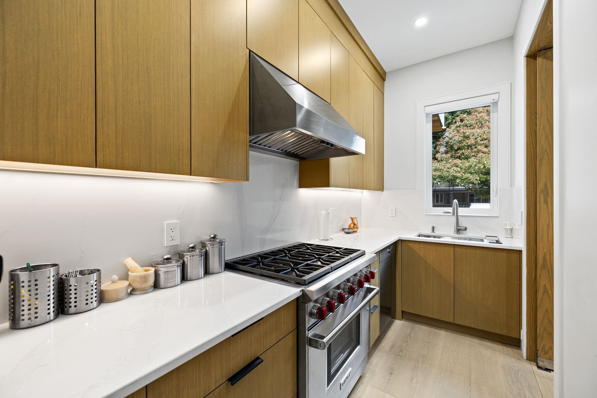 









10258


128a

Street,
Surrey,




BC
V3T 3E8

