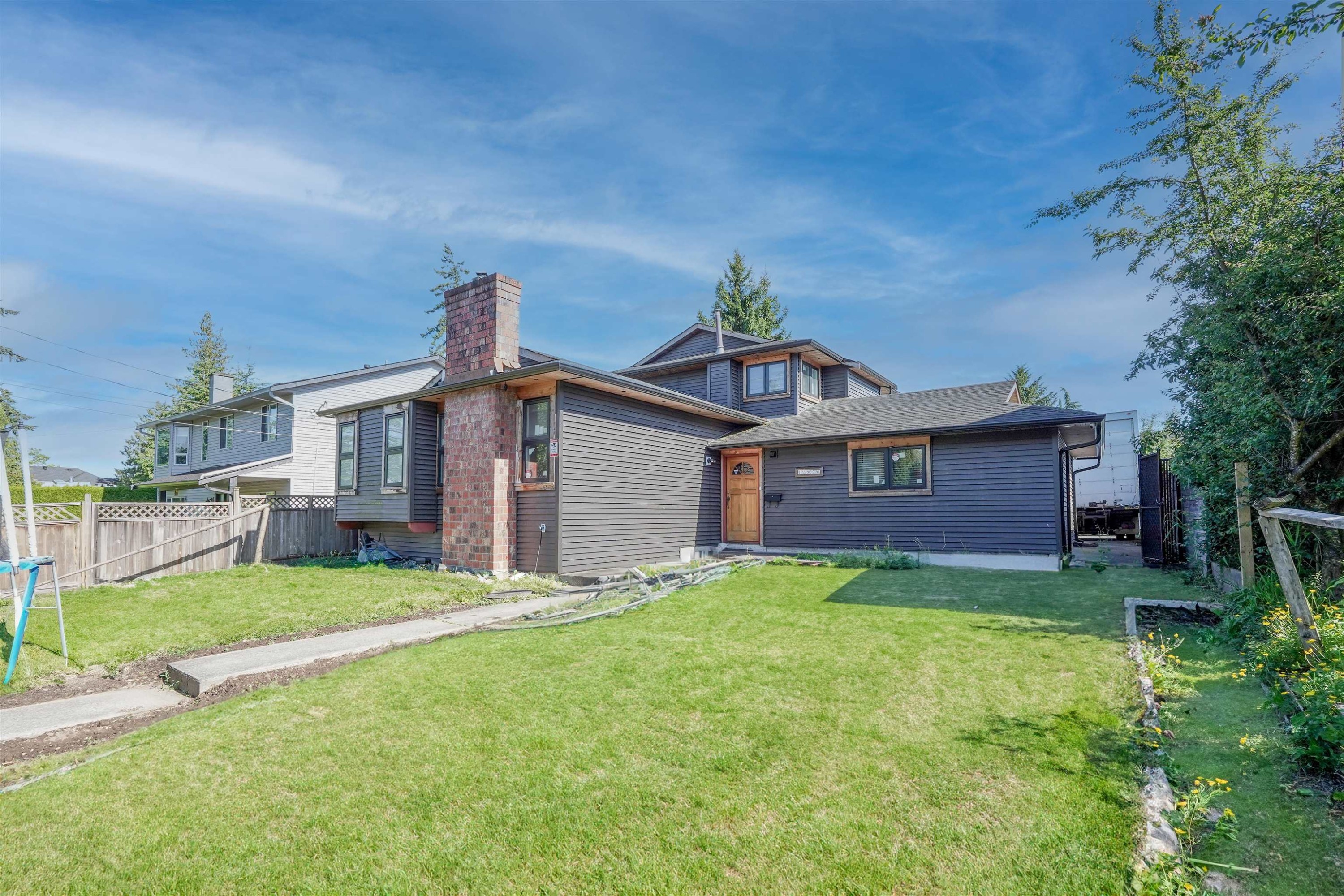 









13076


64

Avenue,
Surrey,




BC
V3W 1X7

