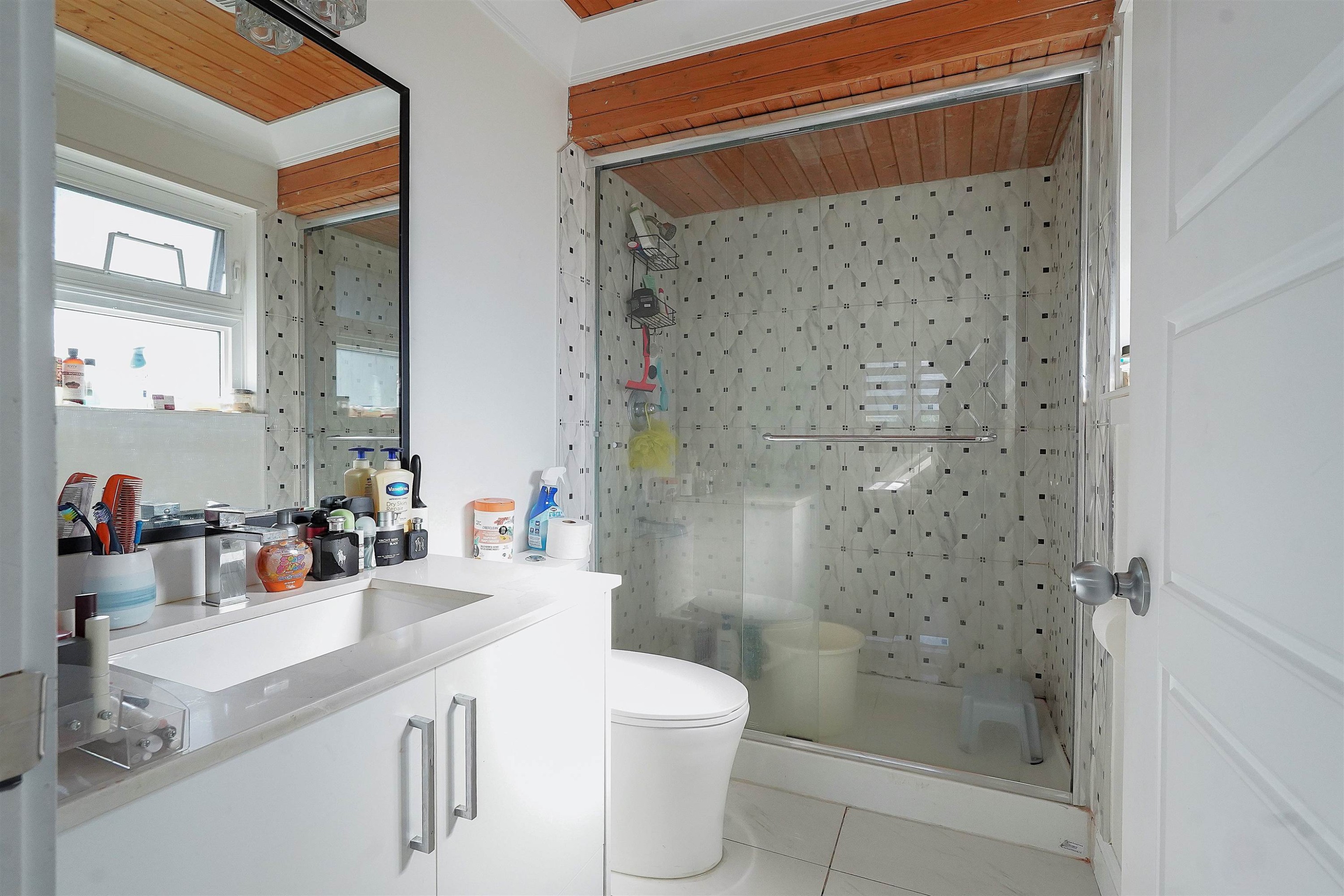 









13076


64

Avenue,
Surrey,




BC
V3W 1X7

