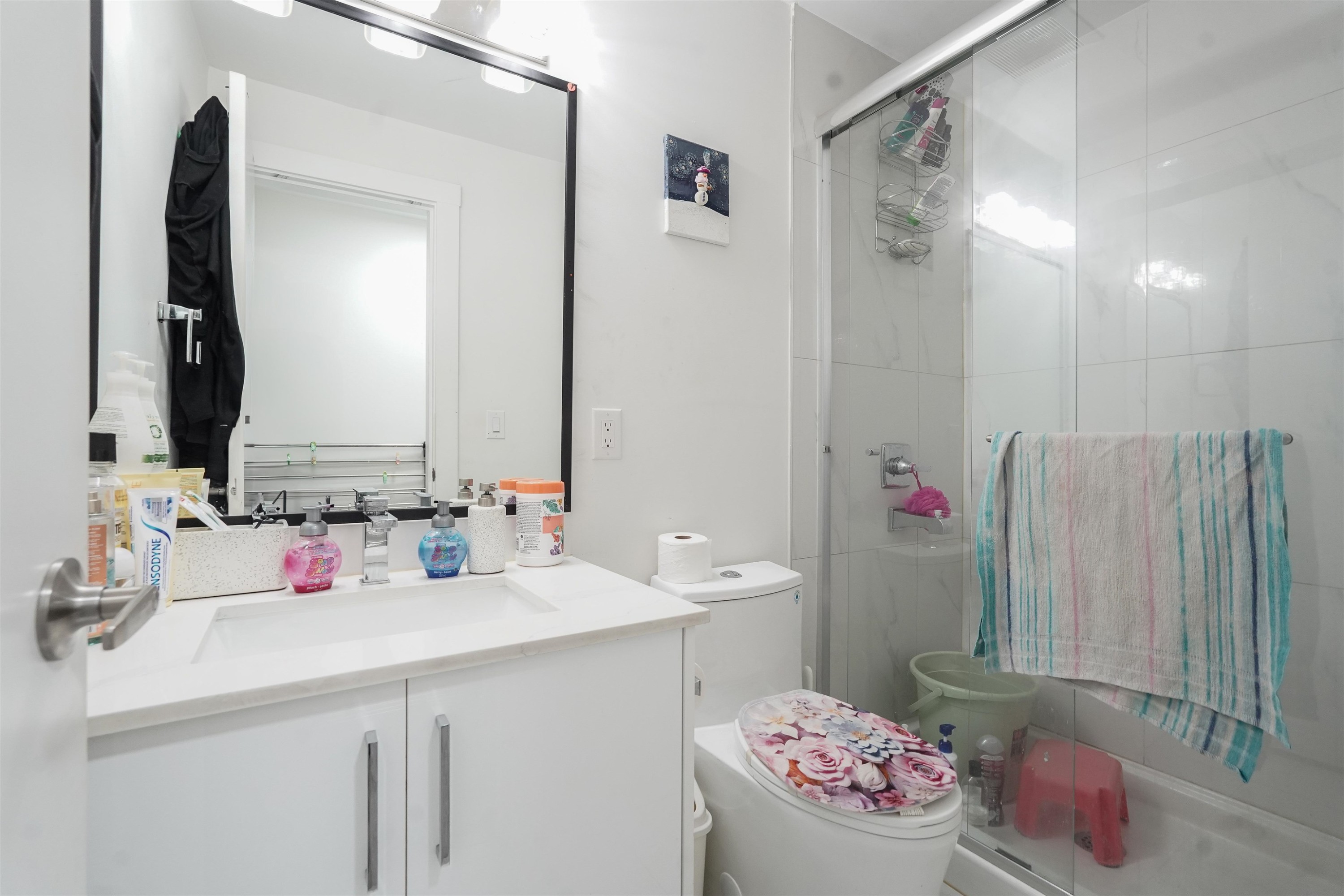 









13076


64

Avenue,
Surrey,




BC
V3W 1X7

