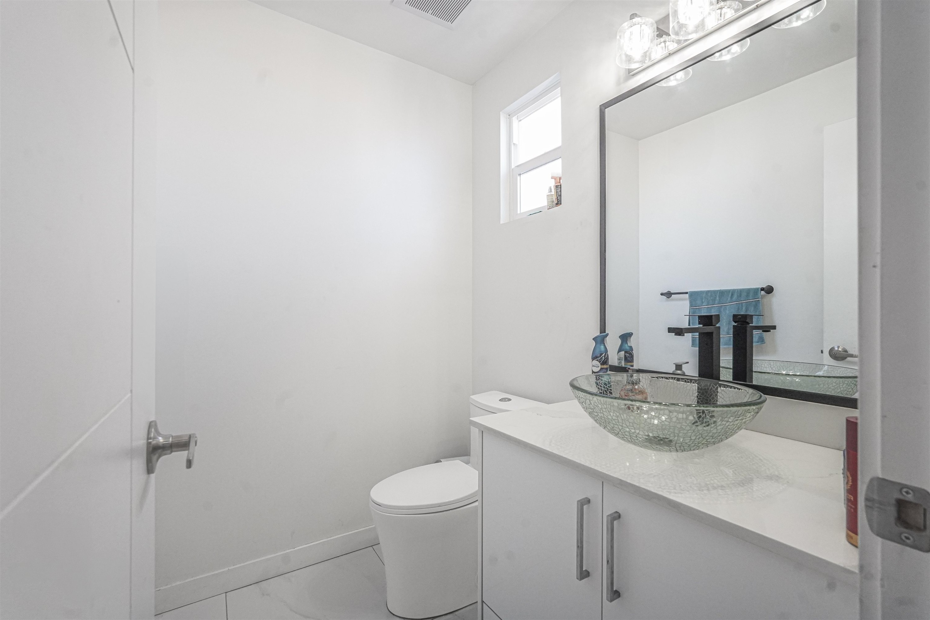 









13076


64

Avenue,
Surrey,




BC
V3W 1X7

