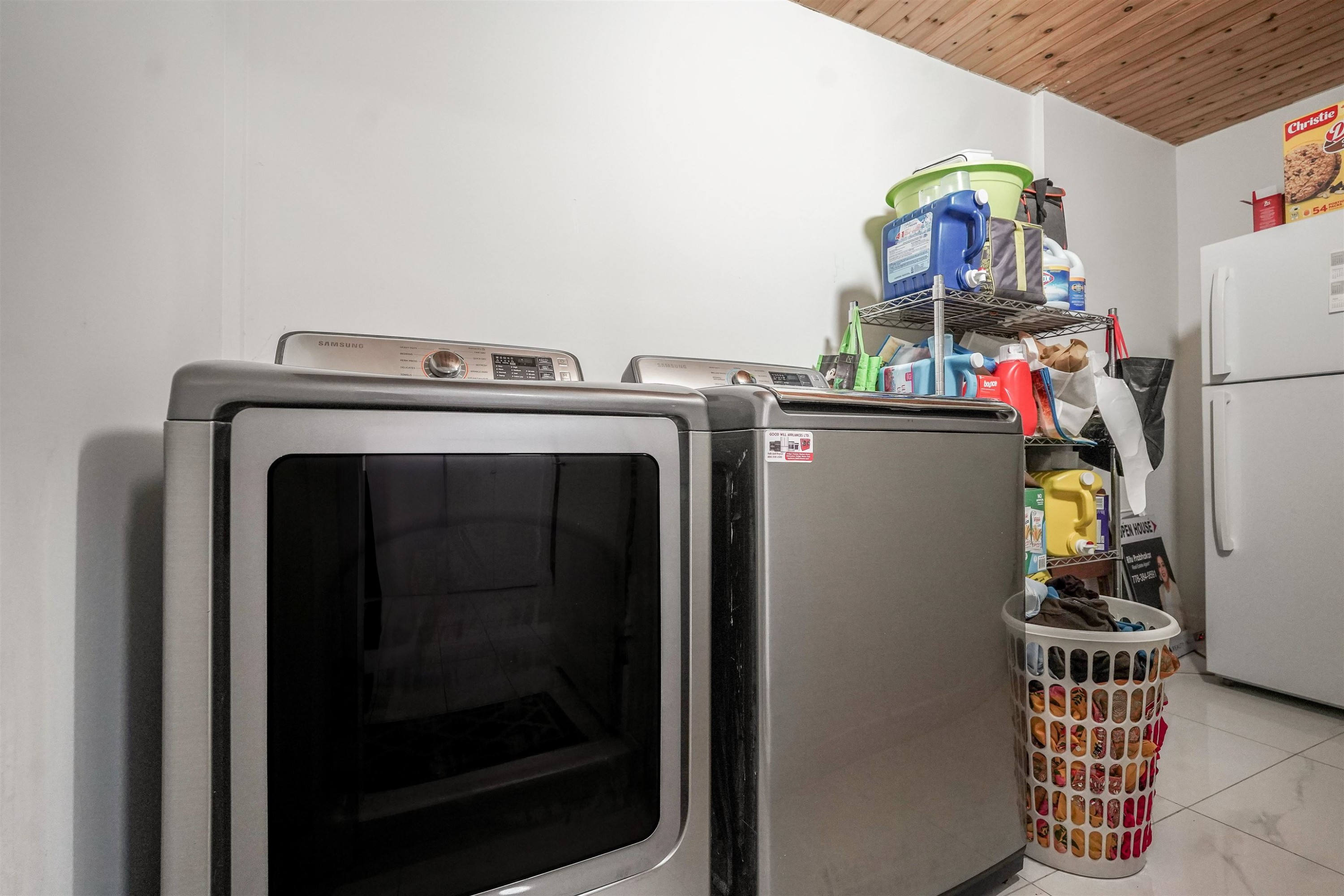 









13076


64

Avenue,
Surrey,




BC
V3W 1X7

