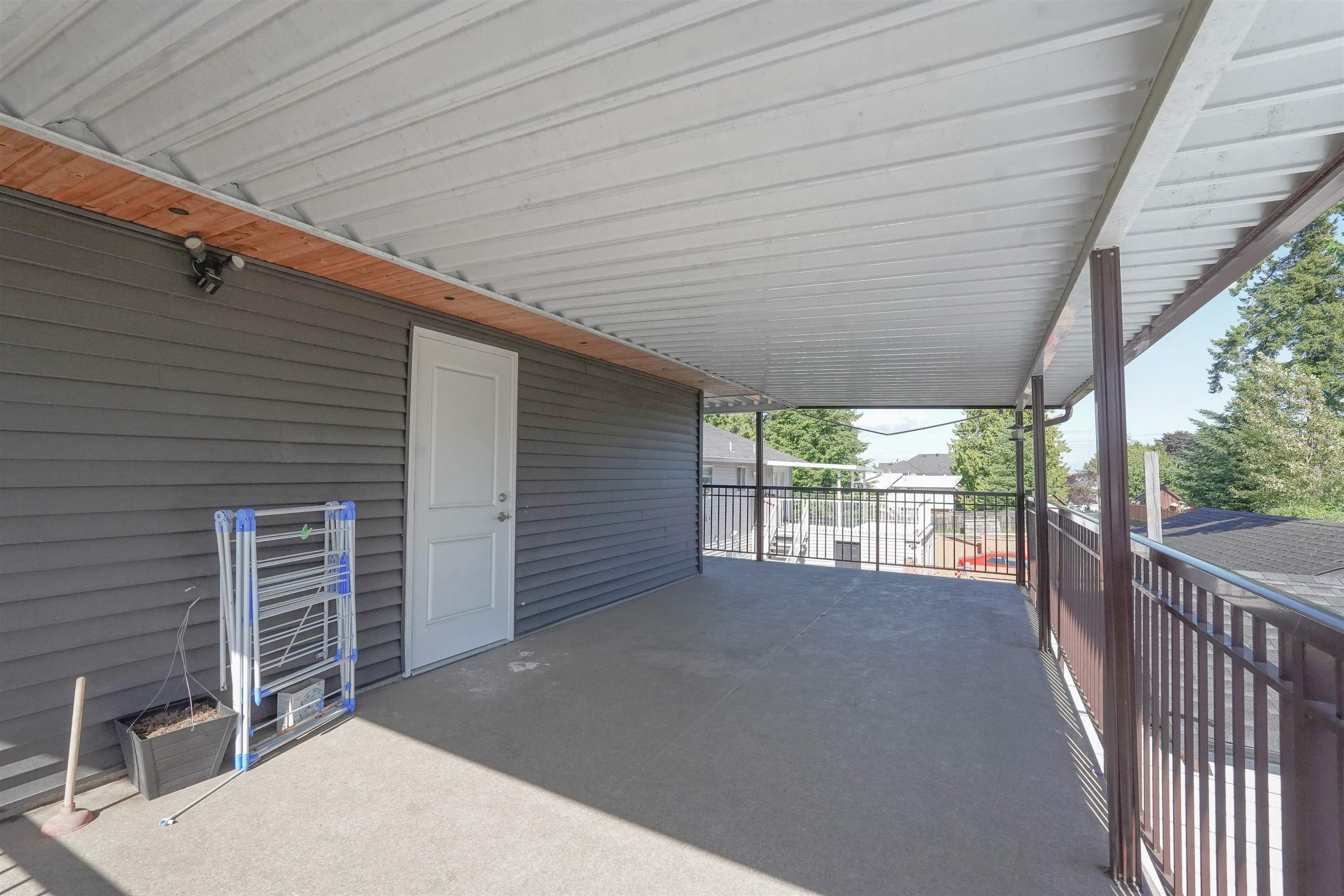









13076


64

Avenue,
Surrey,




BC
V3W 1X7

