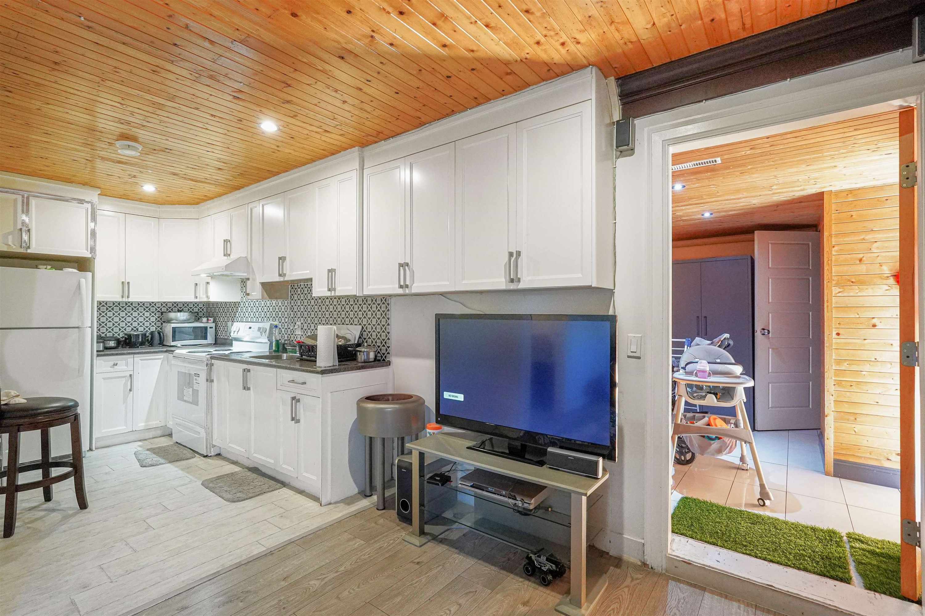 









13076


64

Avenue,
Surrey,




BC
V3W 1X7

