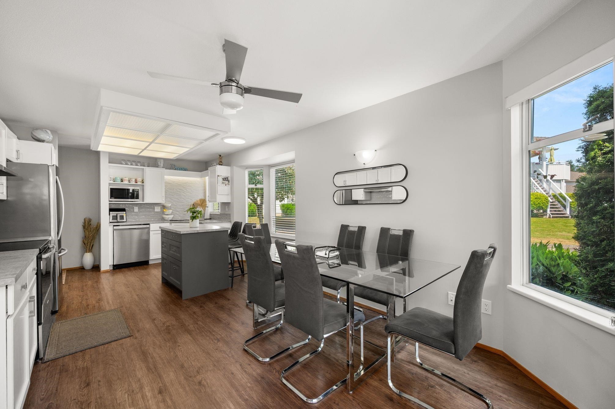 









7156


121

Street, 131,
Surrey,




BC
V3W 0J6

