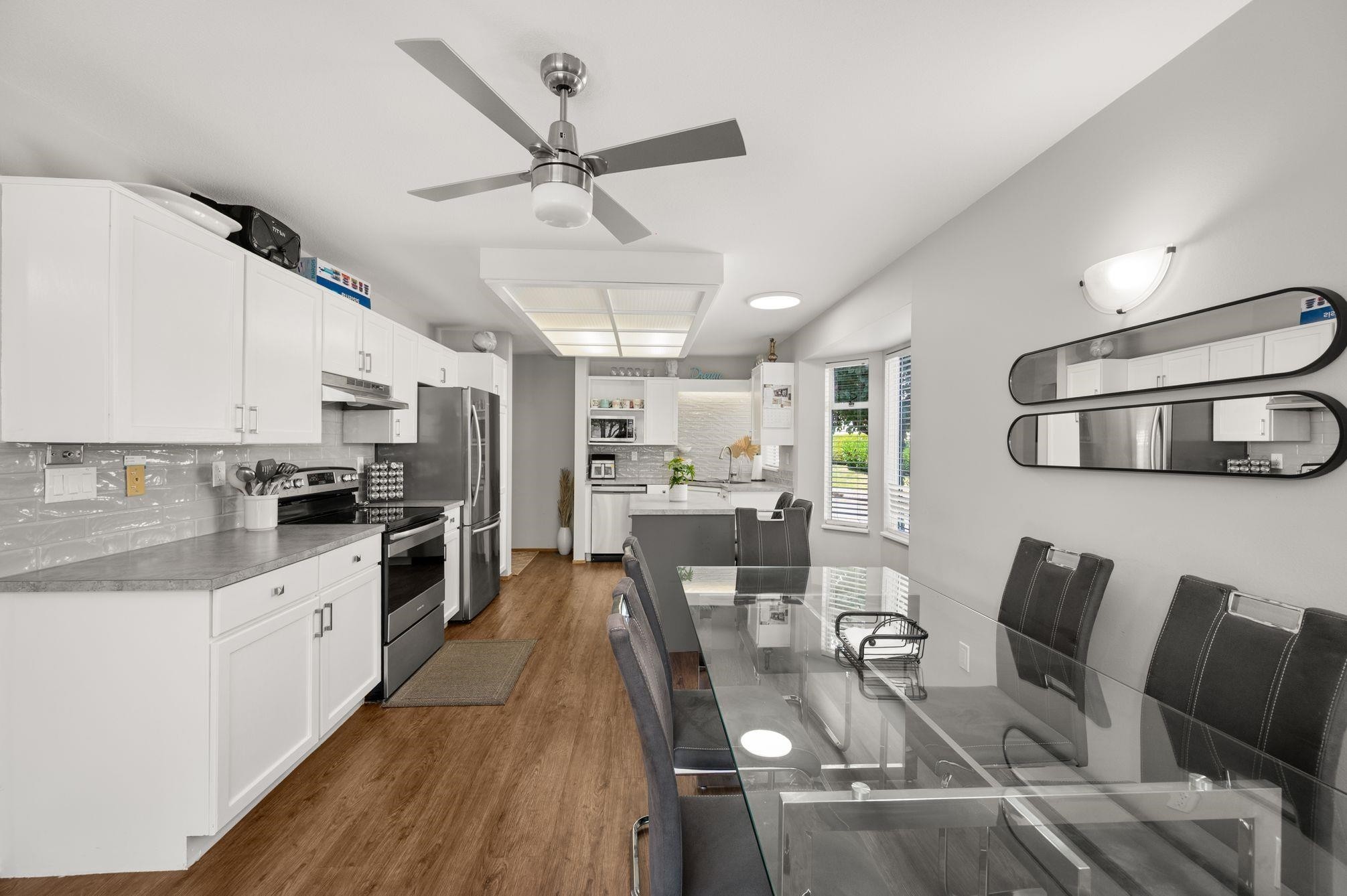 









7156


121

Street, 131,
Surrey,




BC
V3W 0J6

