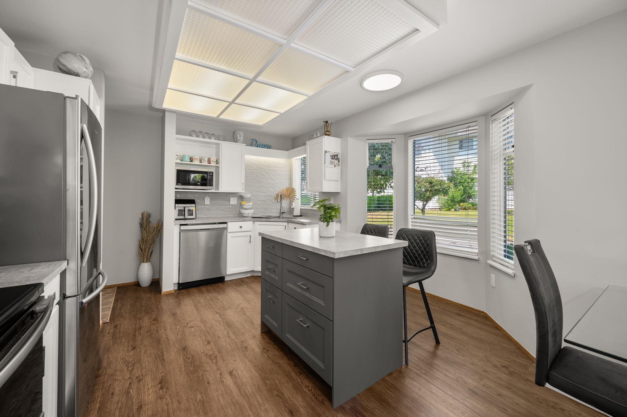 









7156


121

Street, 131,
Surrey,




BC
V3W 0J6

