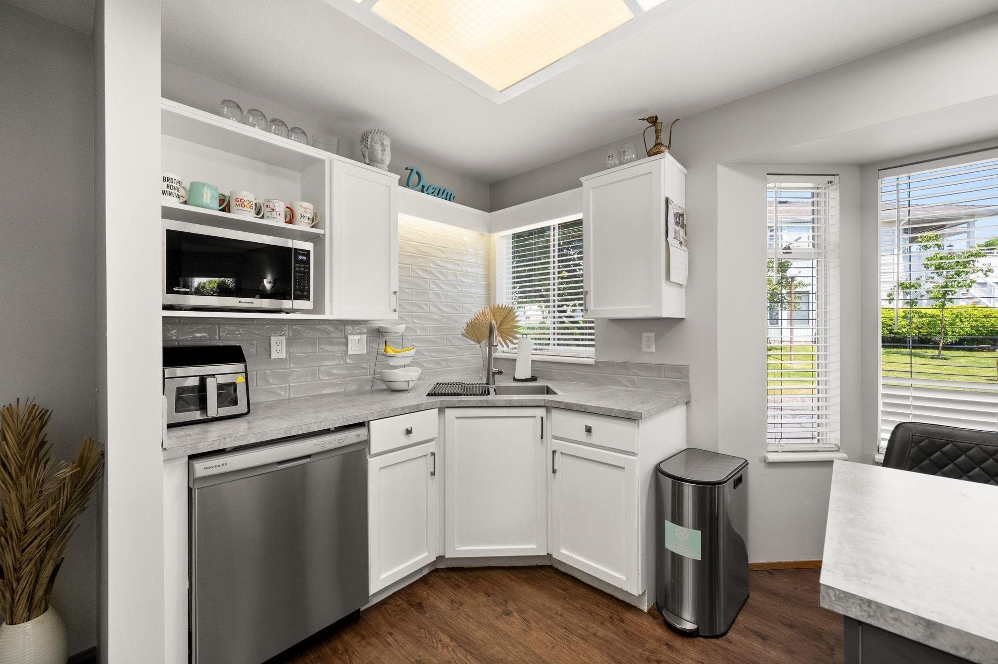 









7156


121

Street, 131,
Surrey,




BC
V3W 0J6

