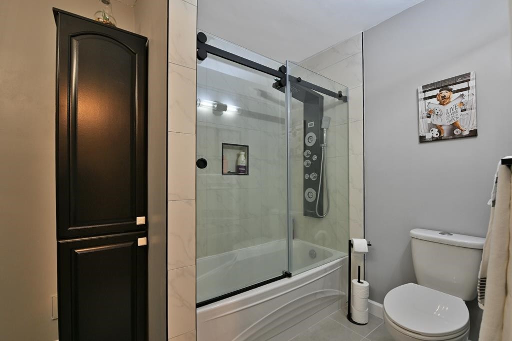 









9467


Prince Charles

Boulevard, 122,
Surrey,




BC
V3V 7G1

