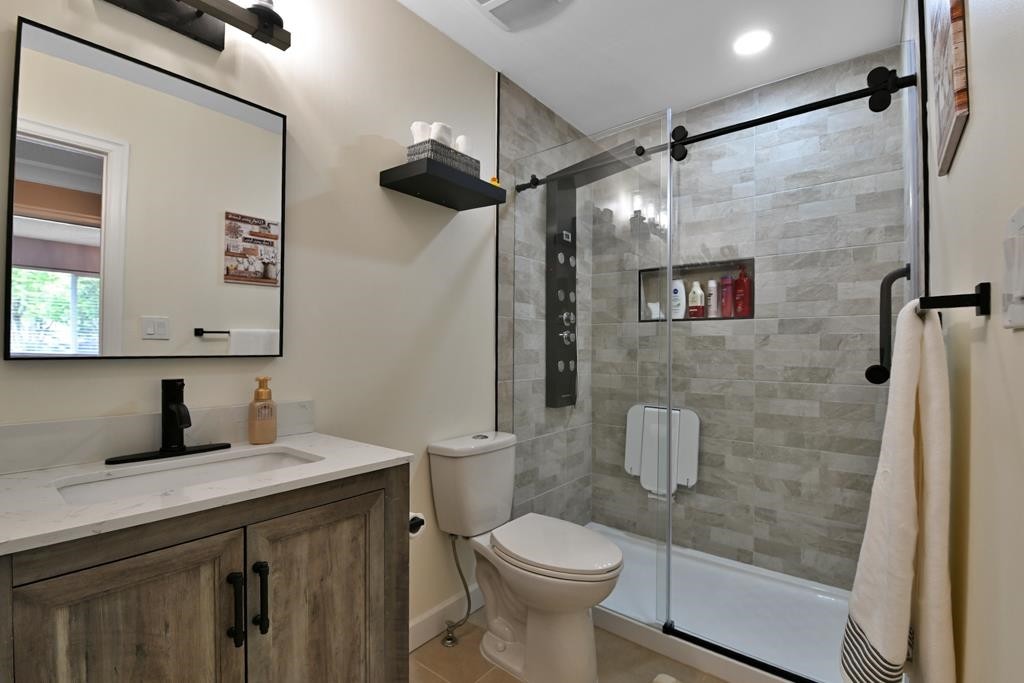 









9467


Prince Charles

Boulevard, 122,
Surrey,




BC
V3V 7G1

