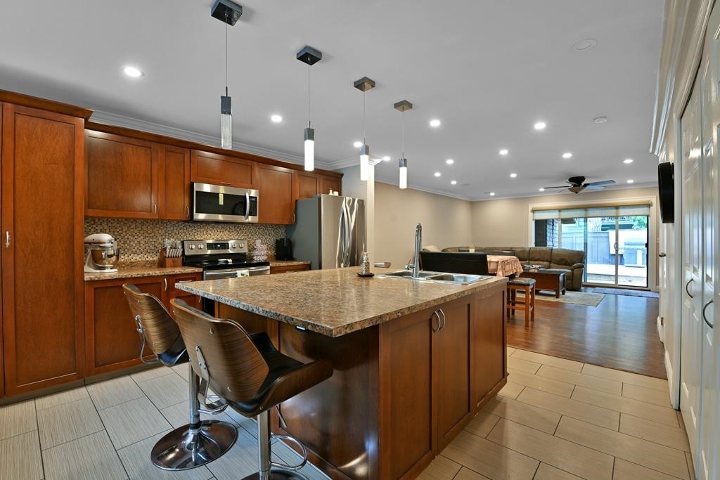 









9467


Prince Charles

Boulevard, 122,
Surrey,




BC
V3V 7G1

