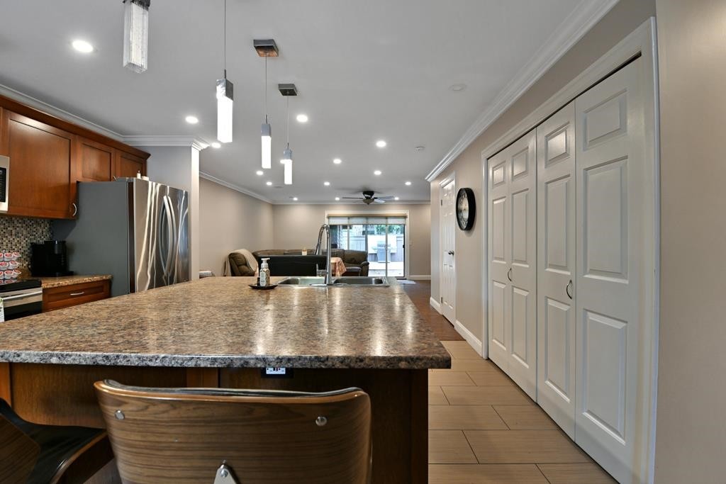 









9467


Prince Charles

Boulevard, 122,
Surrey,




BC
V3V 7G1

