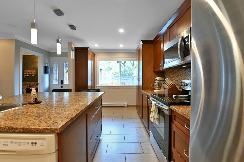 









9467


Prince Charles

Boulevard, 122,
Surrey,




BC
V3V 7G1

