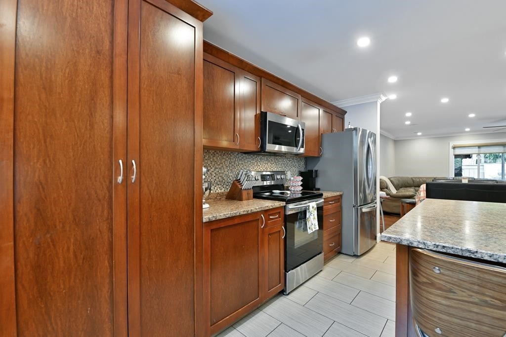 









9467


Prince Charles

Boulevard, 122,
Surrey,




BC
V3V 7G1

