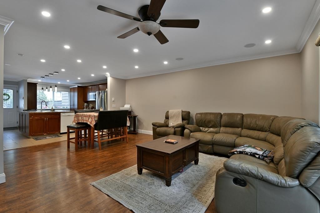 









9467


Prince Charles

Boulevard, 122,
Surrey,




BC
V3V 7G1

