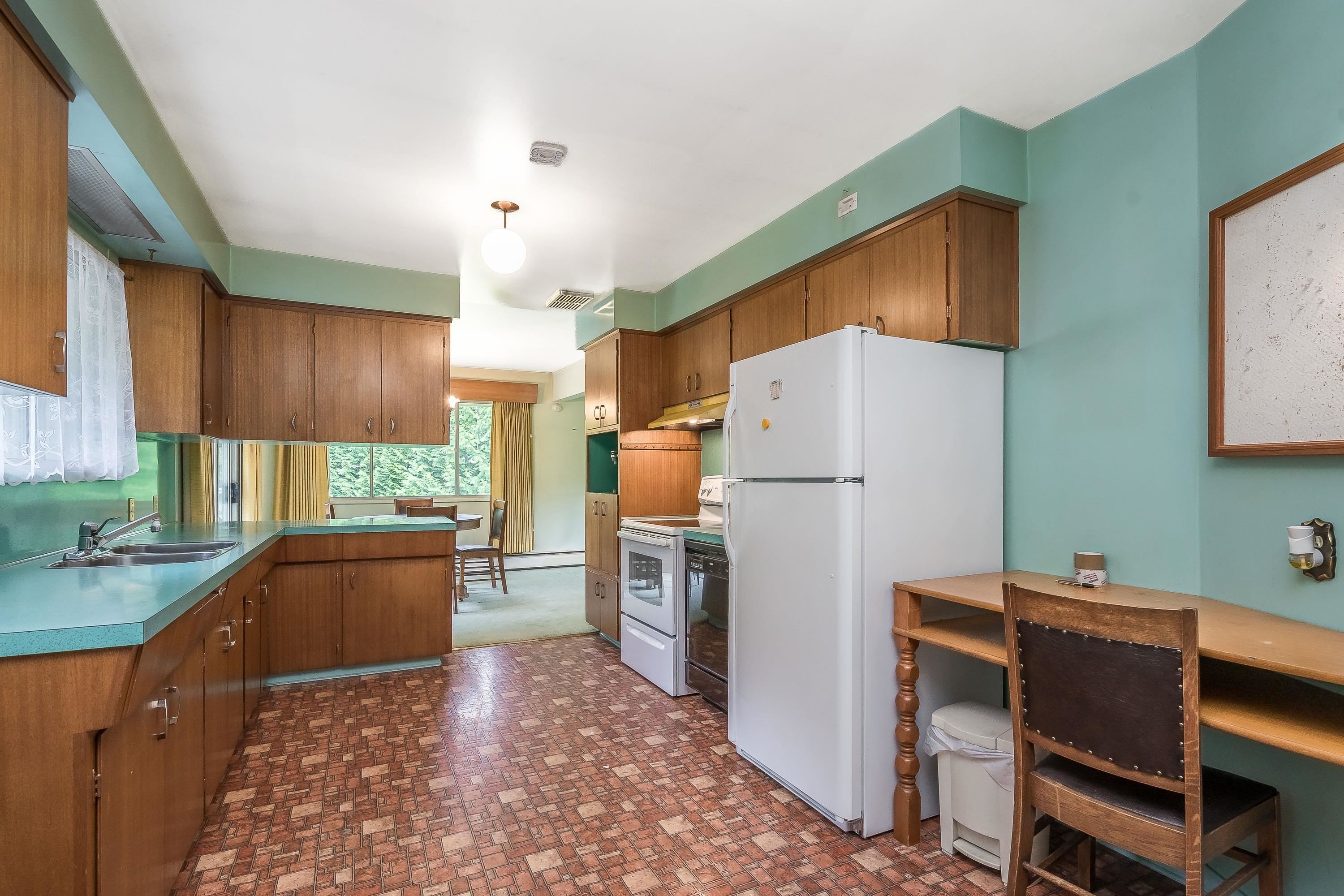 









15875


101a

Avenue,
Surrey,




BC
V4N 2N6

