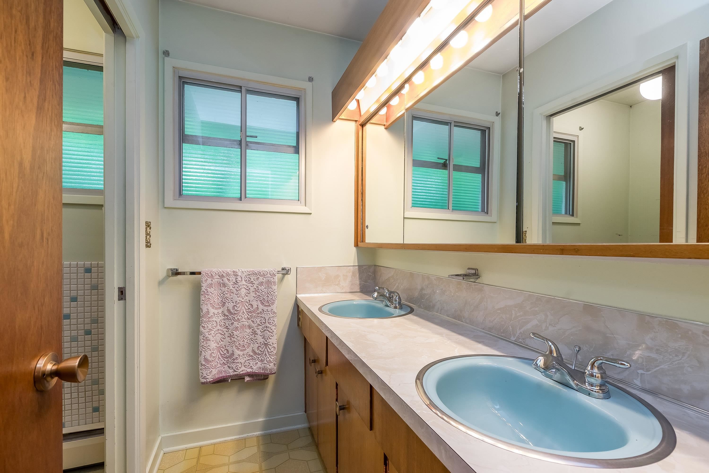 









15875


101a

Avenue,
Surrey,




BC
V4N 2N6

