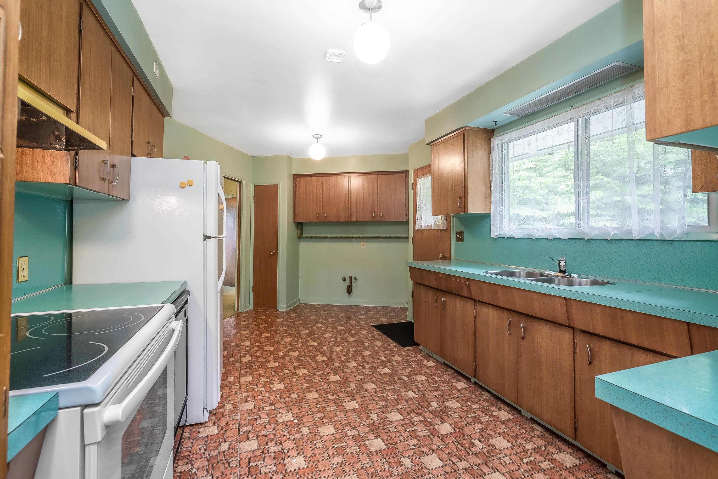 









15875


101a

Avenue,
Surrey,




BC
V4N 2N6

