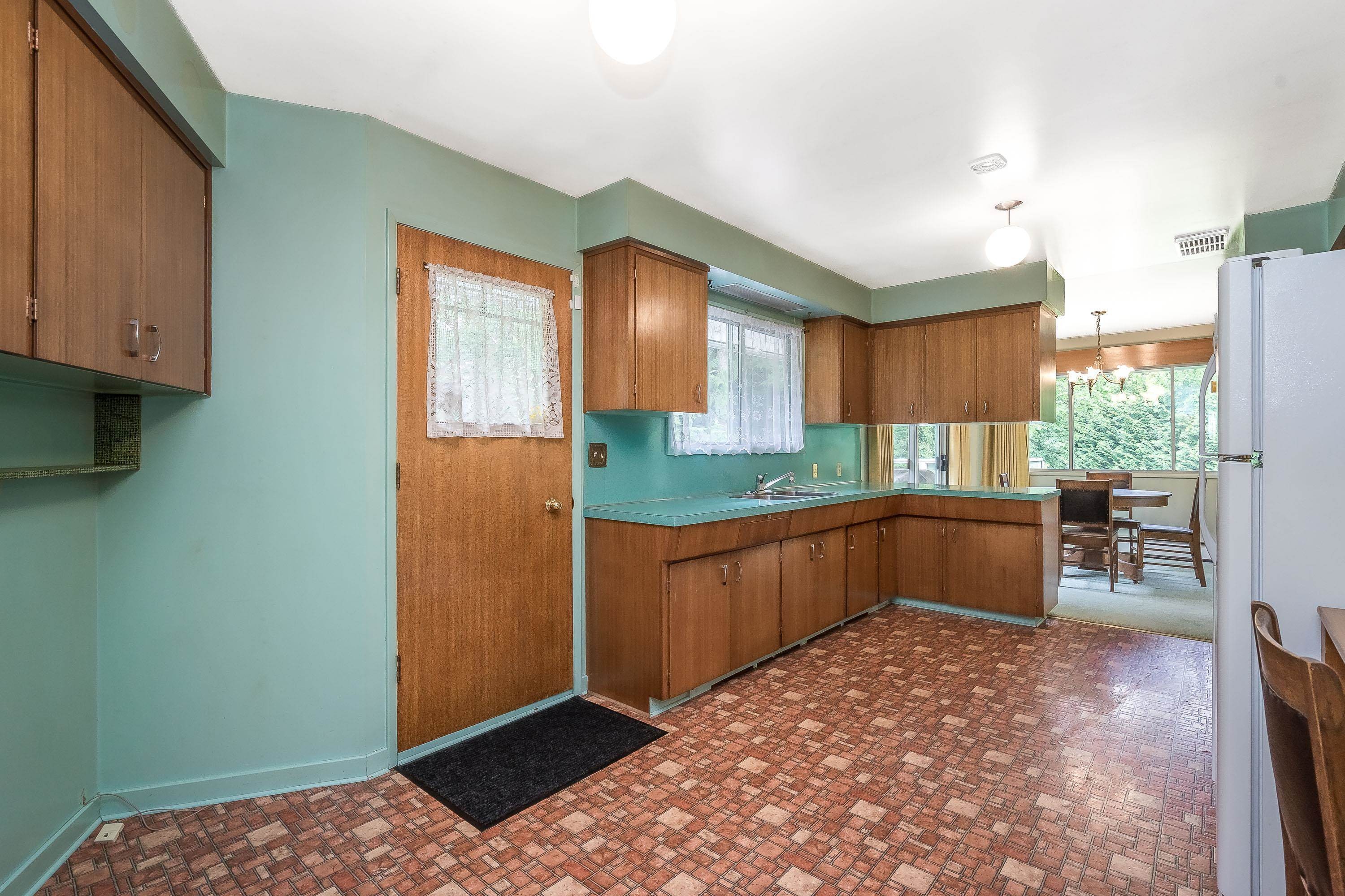 









15875


101a

Avenue,
Surrey,




BC
V4N 2N6

