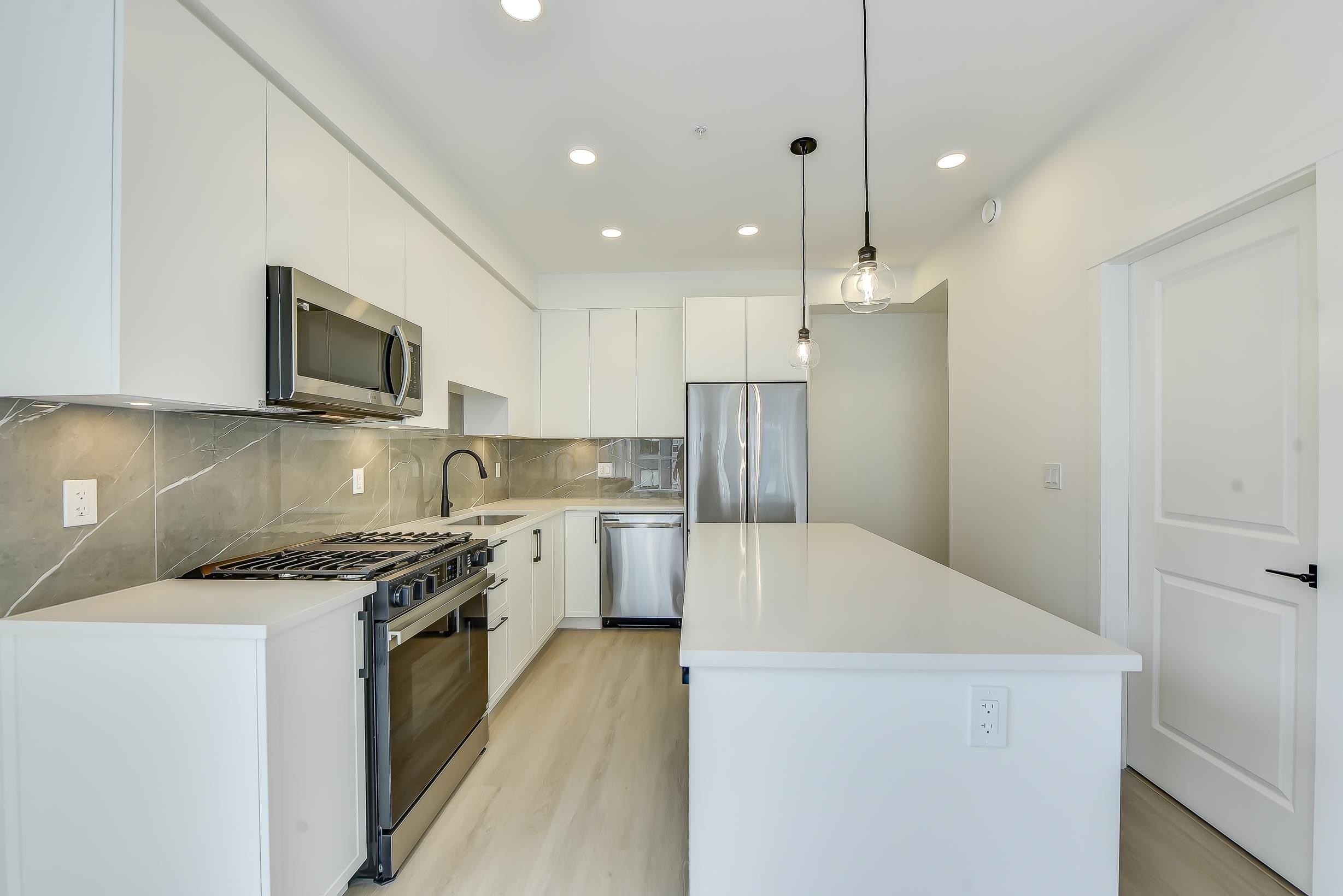 









3480


146a

Street, 522,
Surrey,




BC
V4P 0H4

