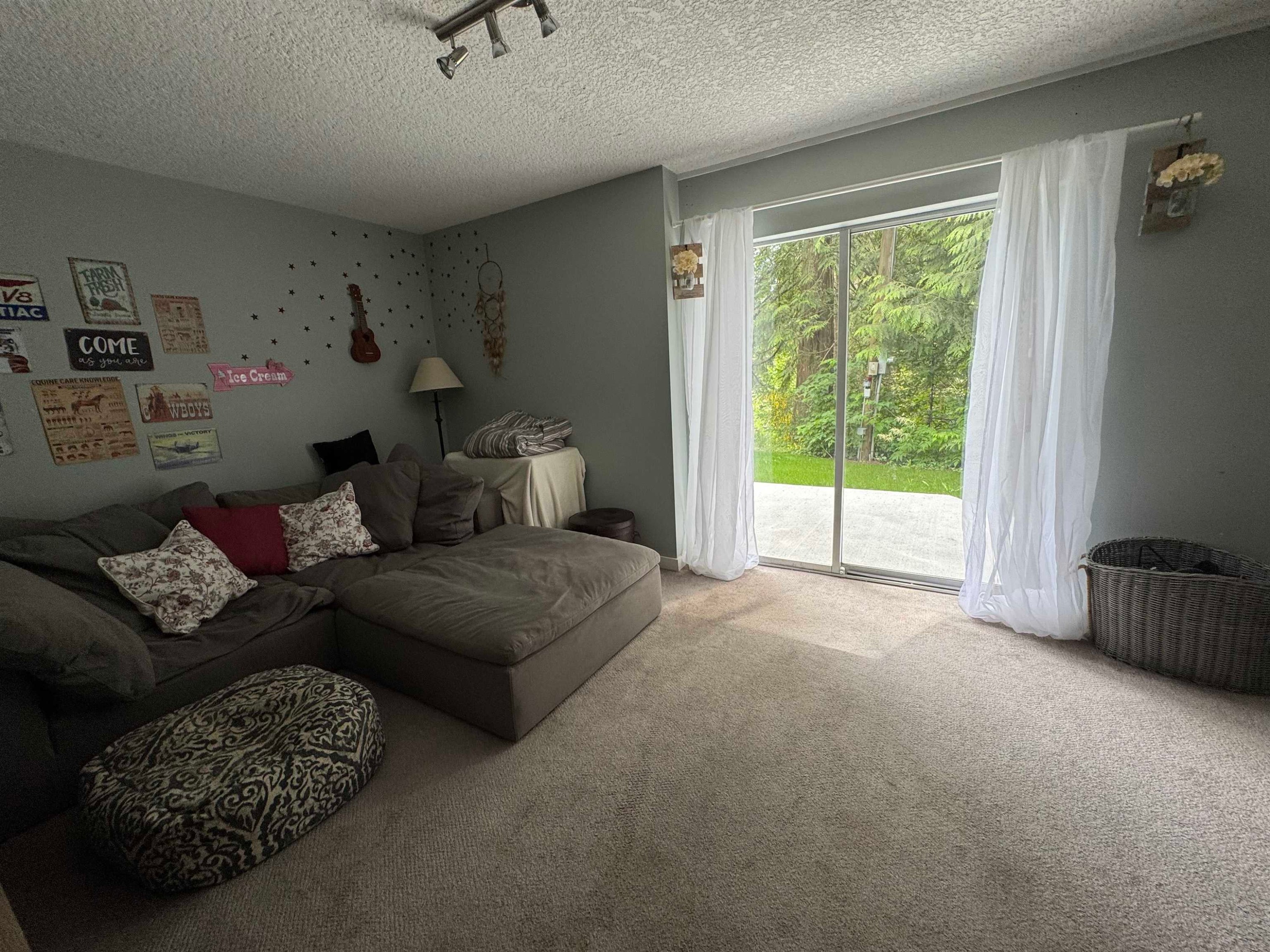 









9957


Dewdney Trunk

Road,
Mission,




BC
V4S 1K8

