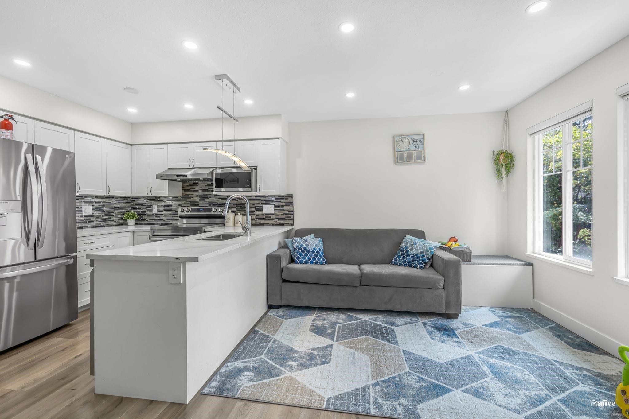 









6533


121

Street, 41,
Surrey,




BC
V3W 1M5

