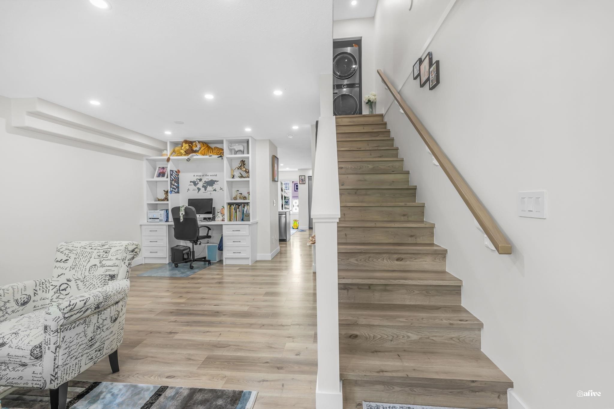 









6533


121

Street, 41,
Surrey,




BC
V3W 1M5

