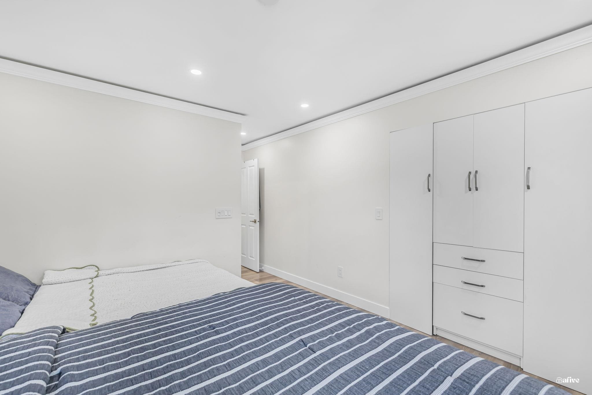 









6533


121

Street, 41,
Surrey,




BC
V3W 1M5

