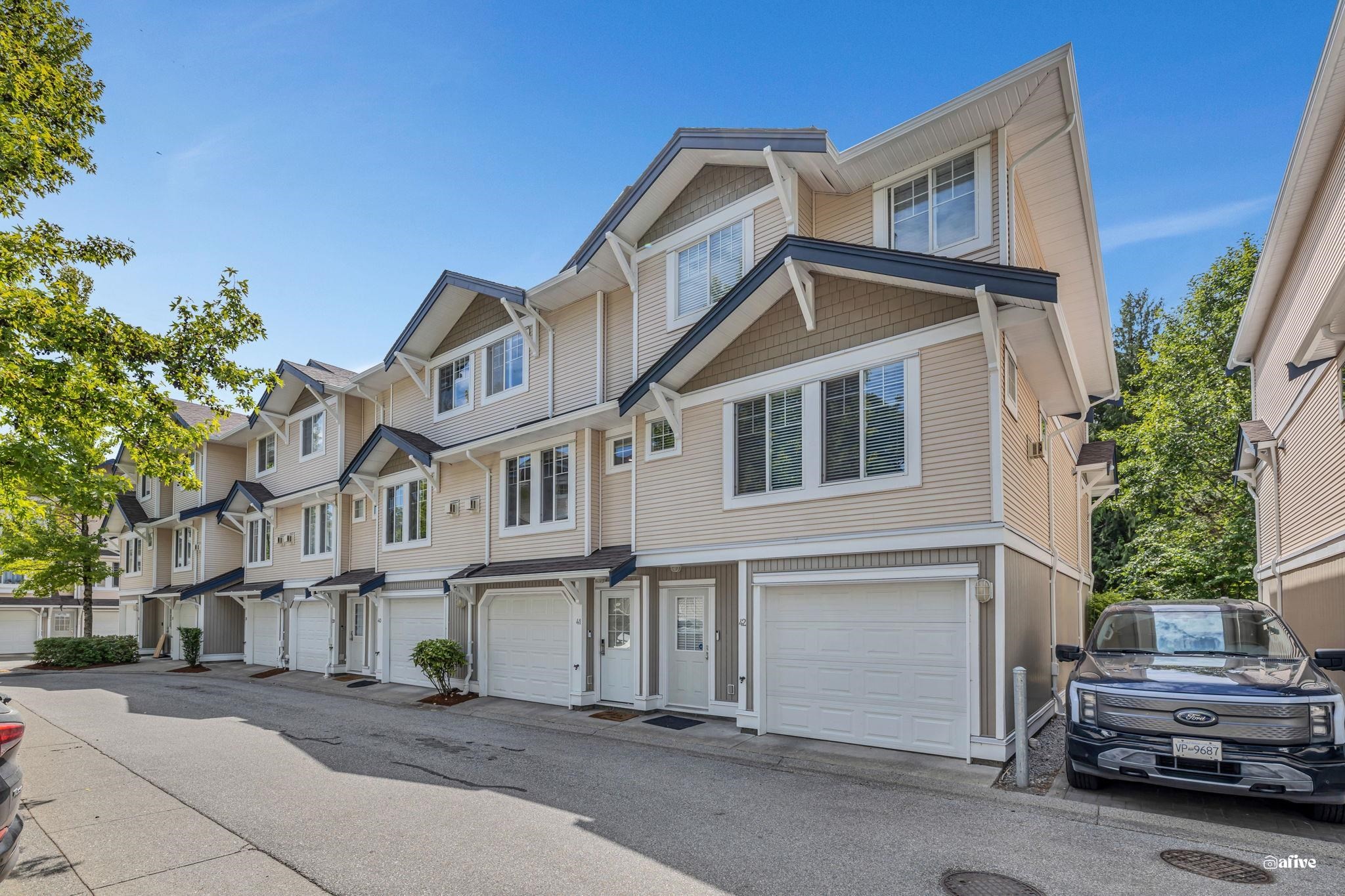 









6533


121

Street, 41,
Surrey,




BC
V3W 1M5

