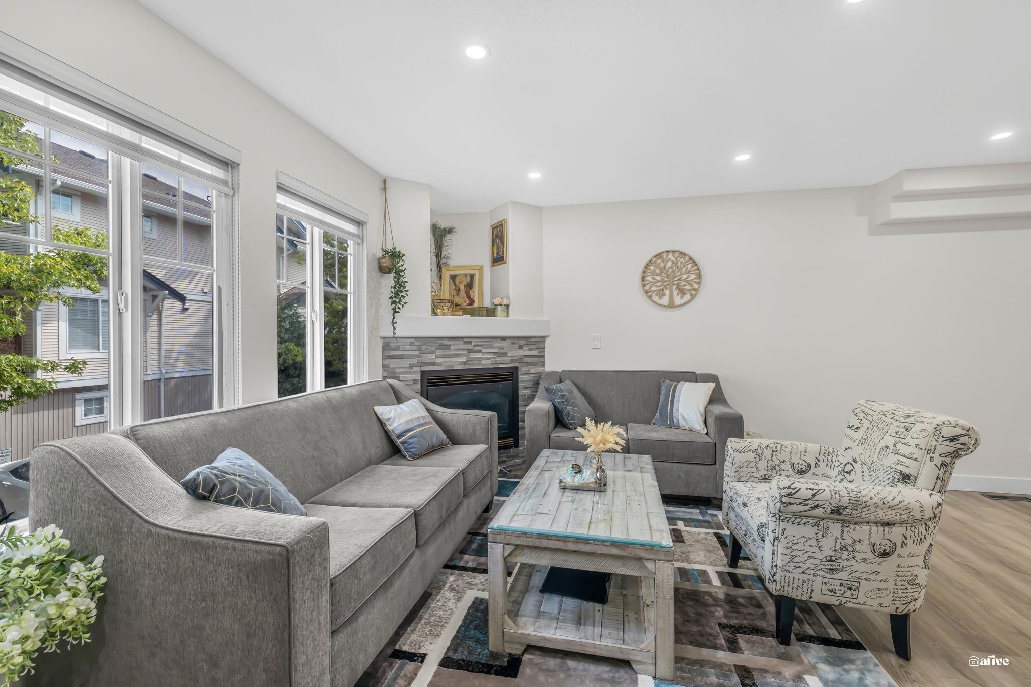 









6533


121

Street, 41,
Surrey,




BC
V3W 1M5

