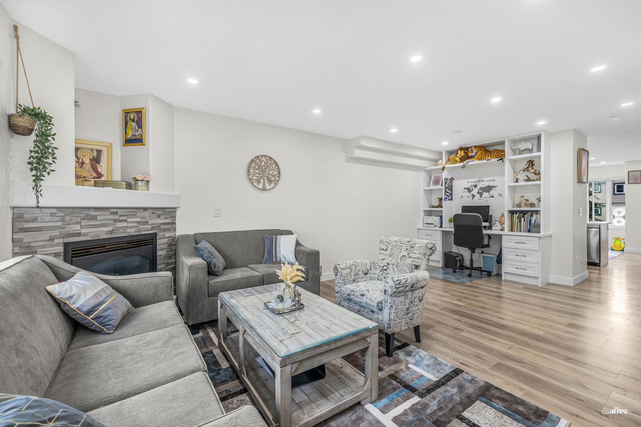 









6533


121

Street, 41,
Surrey,




BC
V3W 1M5

