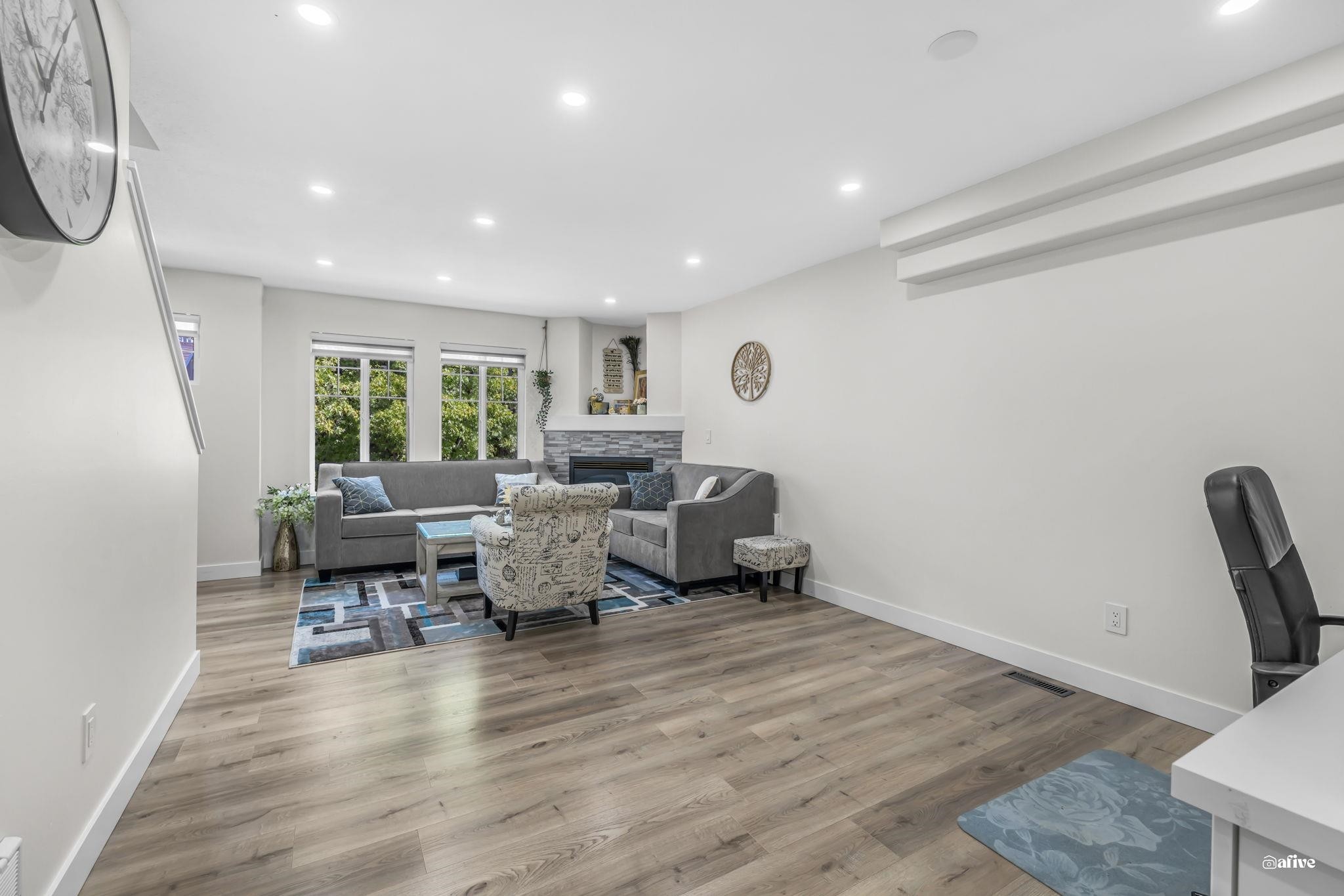 









6533


121

Street, 41,
Surrey,




BC
V3W 1M5


