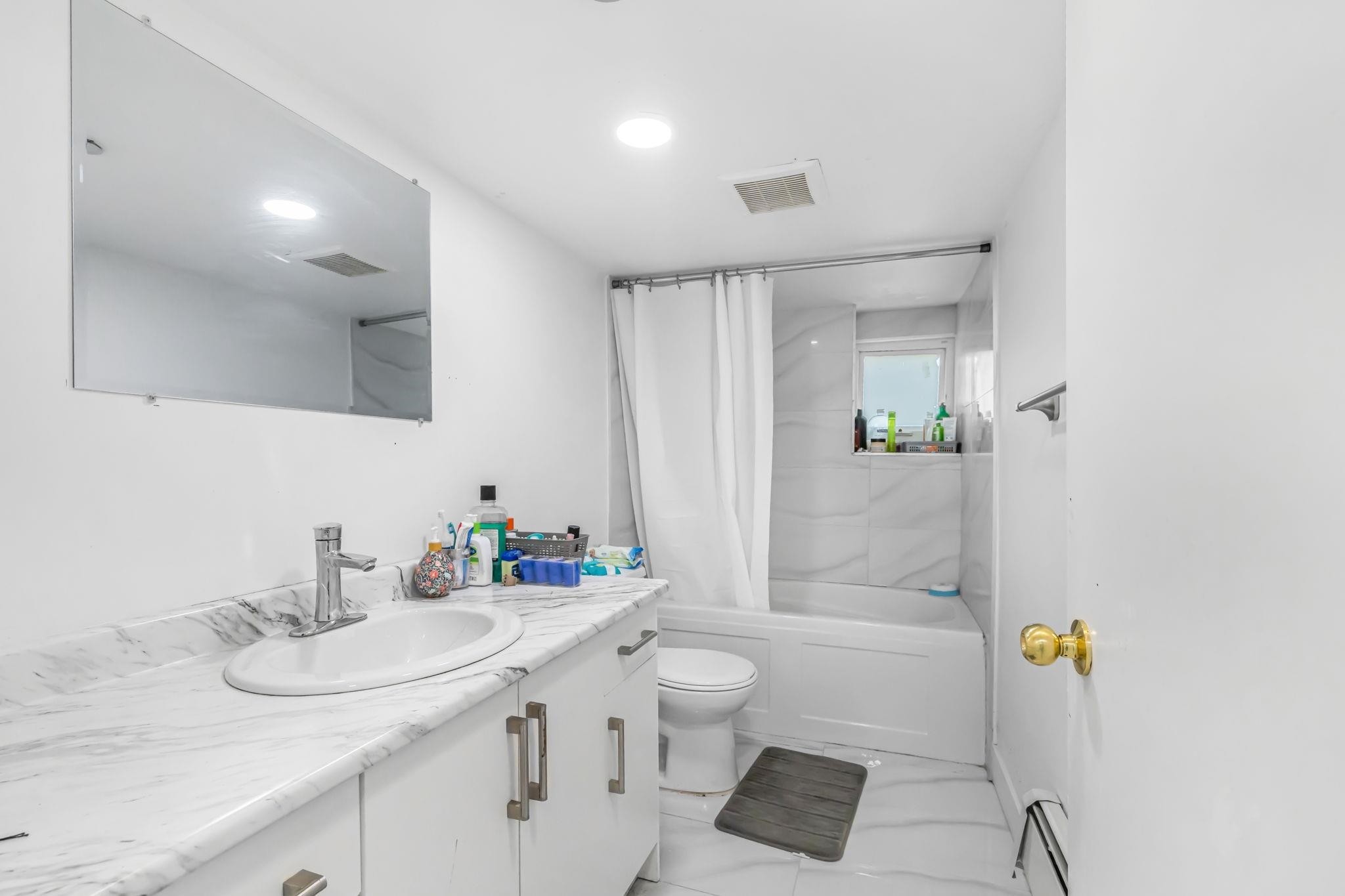 









13906


68

Avenue,
Surrey,




BC
V3W 2H1

