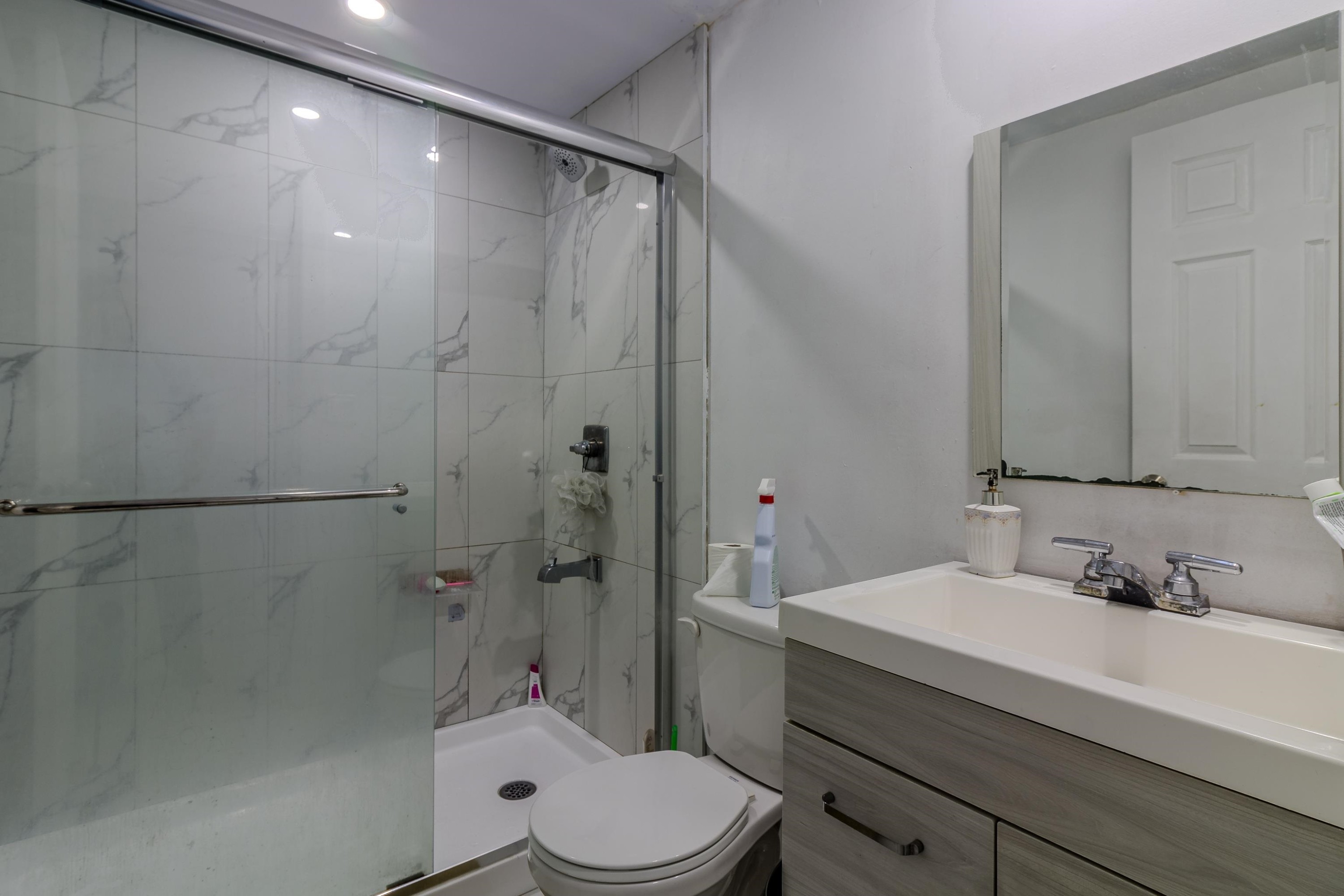 









3070


Townline

Road, 6,
Abbotsford,




BC
V2T 5M2

